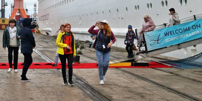 Samsun'a 3 bin 905 turist taşıyan 4 gemi yanaştı