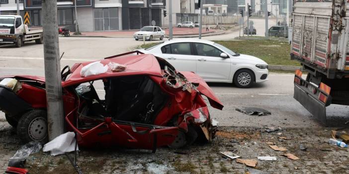 Samsun'da kamyon ile otomobil çarpıştı