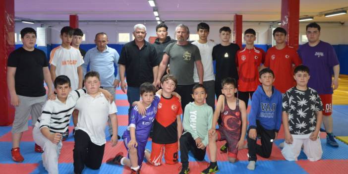 Başkan Acar'dan genç güreşçilere destek