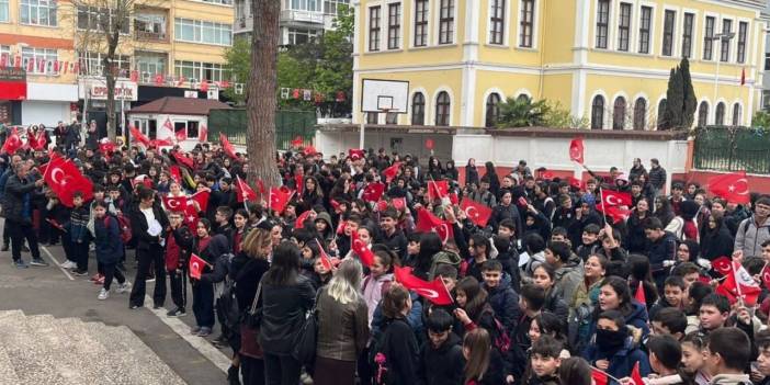 Samsun’da bayrak törenlerinde tek yürek mesajı