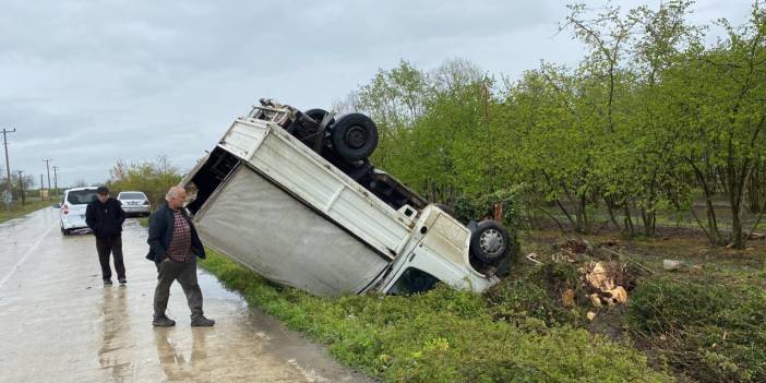 Kazada kamyonetin sürücüsü yaralandı
