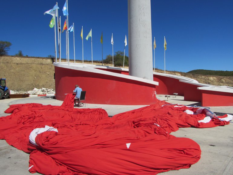 DEV TÜRK BAYRAĞI BAKIMA ALINDI