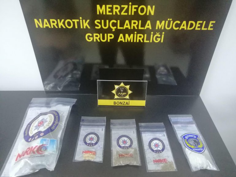 ARAÇLARINDA UYUŞTURUCU BULUNAN 3 KİŞİYE GÖZALTI