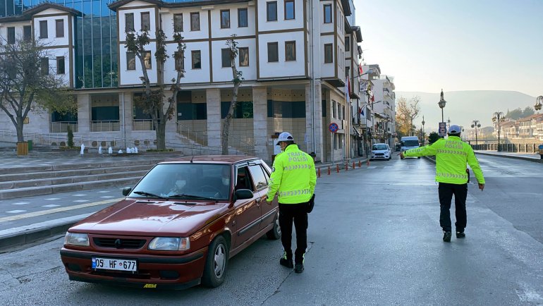 VATANDAŞLAR SOKAĞA ÇIKMA KISITLAMASINA UYDU