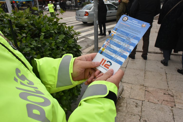 TRAFİK EKİPLERİ SÜRÜCÜ VE YAYALARI UYARDI