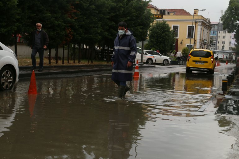 RÖGARLAR TAŞTI TRAFİKTE AKSAMALAR MEYDANA GELDİ