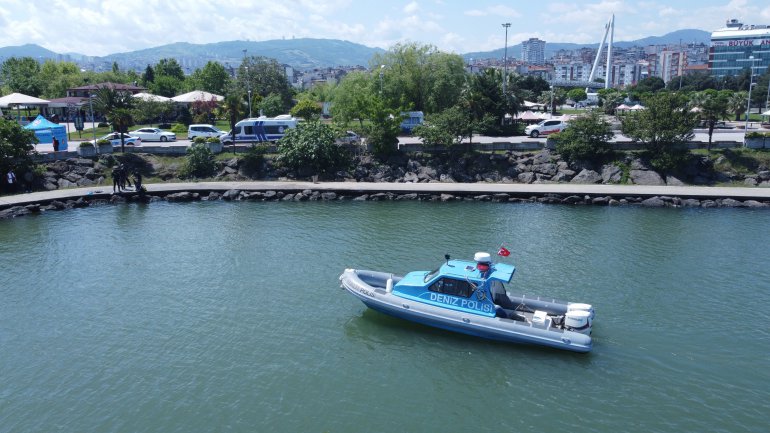 'KURBAĞA ADAMLAR' DENİZDEN 500 KG ATIK ÇIKARDI