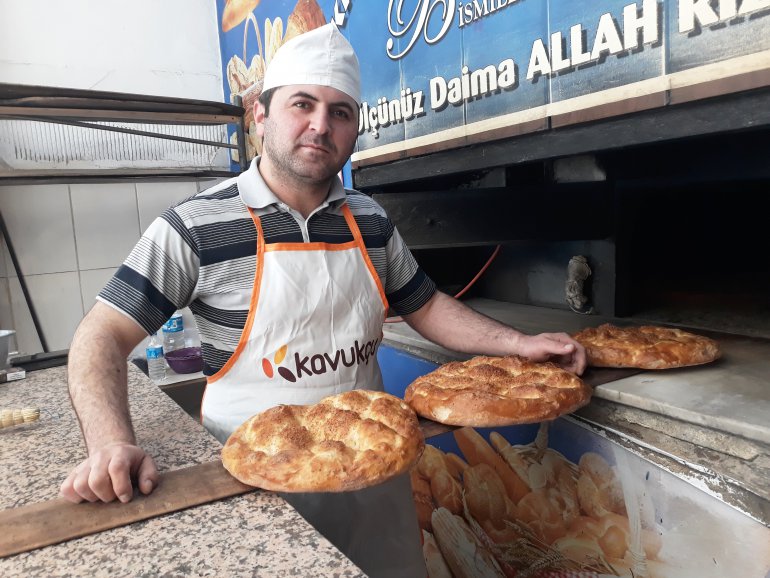 ASKIDA EKMEK GELENEĞİ DEVAM EDİYOR