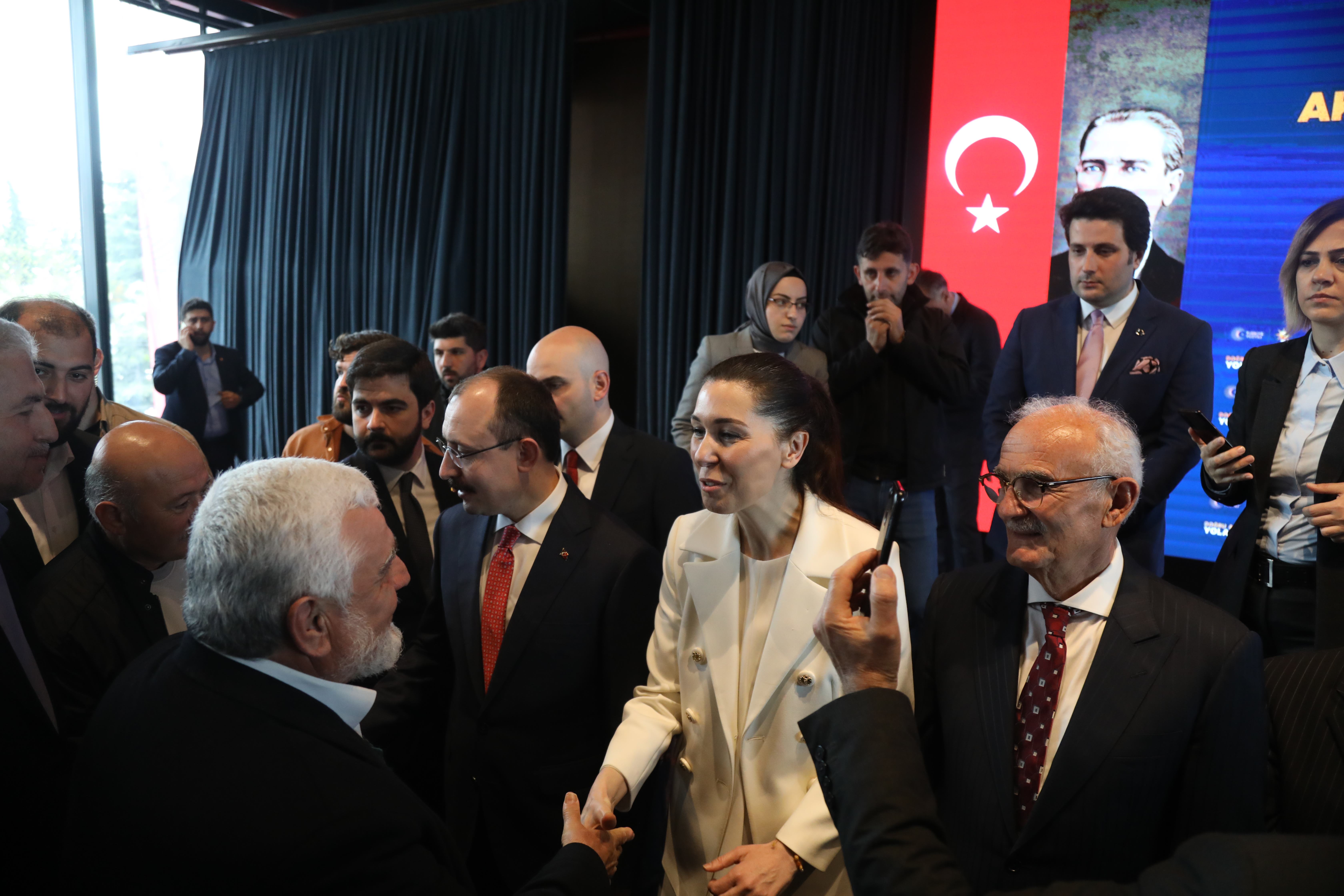 aa-20230421-30921445-30921442-ticaret-bakani-mus-samsunda-bayramlasma-torenine-katildi.jpg