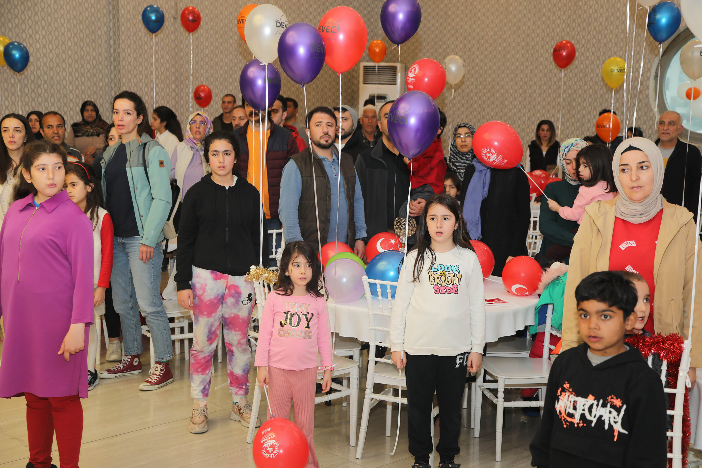atakumda-depremzede-miniklerin-bayram-coskusu-2.jpg