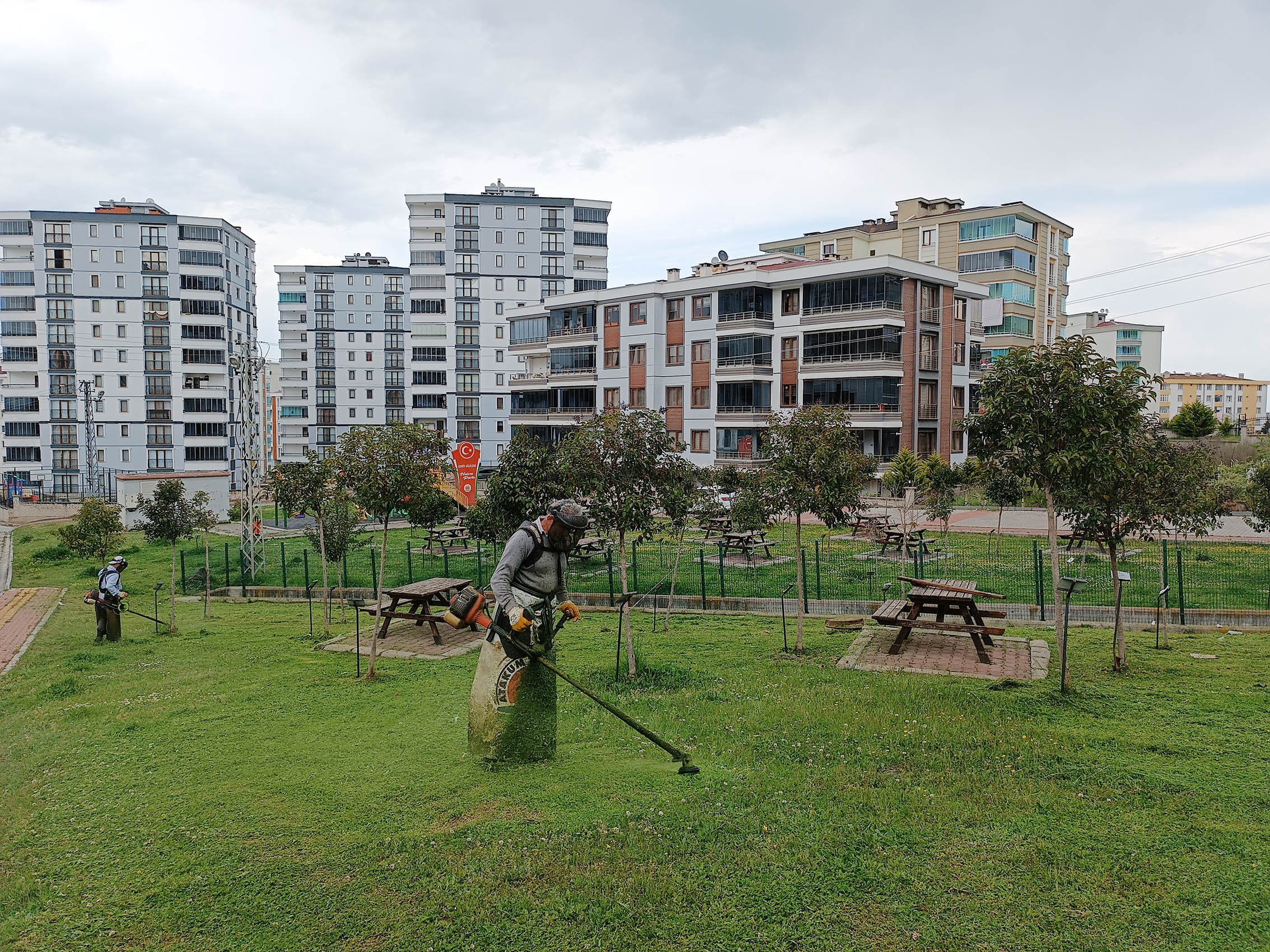 atakumun-parklarinda-bahar-temizligi-3.jpg