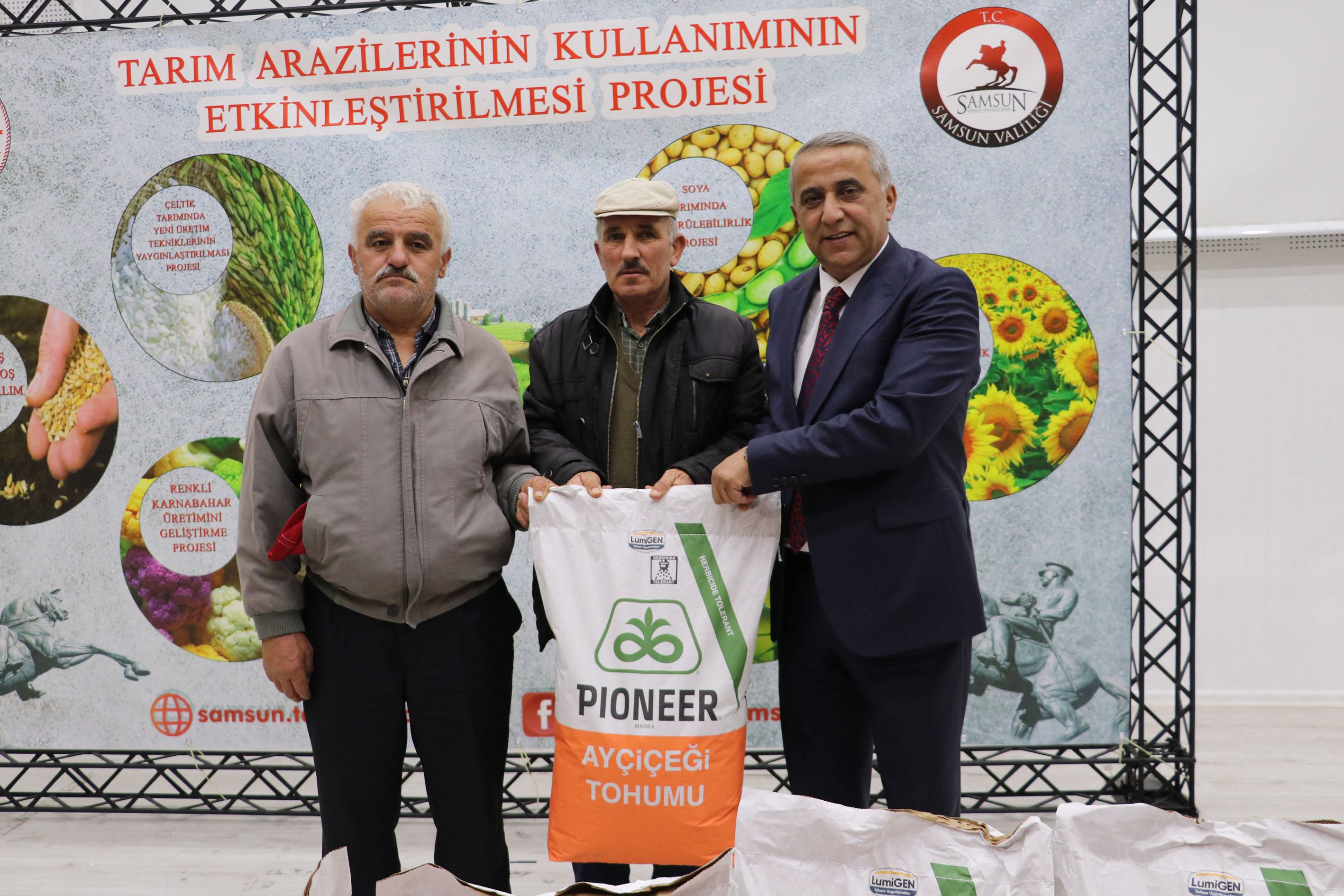 aa-20230428-30986387-30986384-samsunda-ciftcilere-yuzde-75i-hibe-olan-yaglik-aycicegi-tohumu-dagitildi.jpg