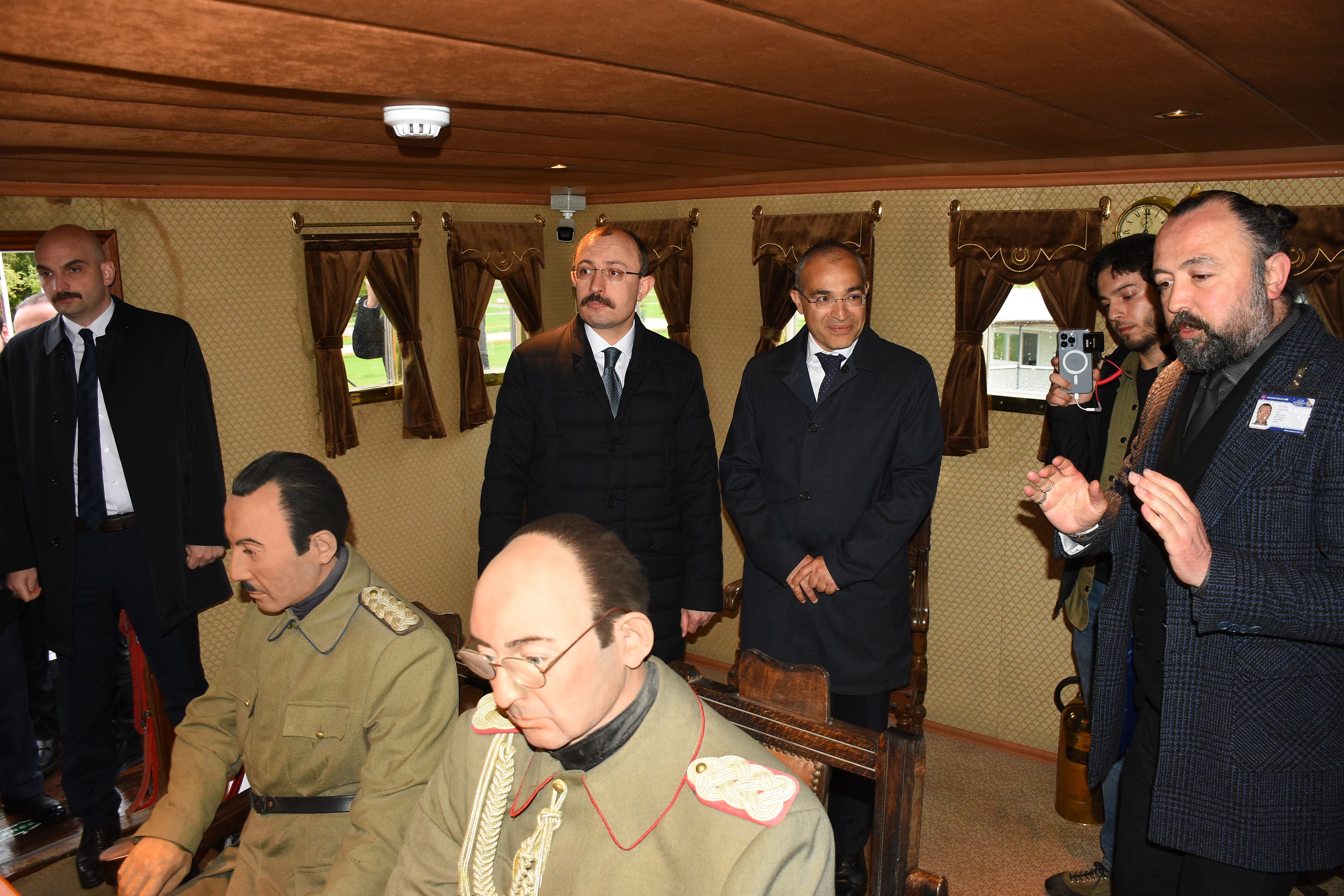 aa-20230429-30996833-30996829-azerbaycan-ekonomi-bakani-cabbarov-samsunda-togg-kullandi.jpg