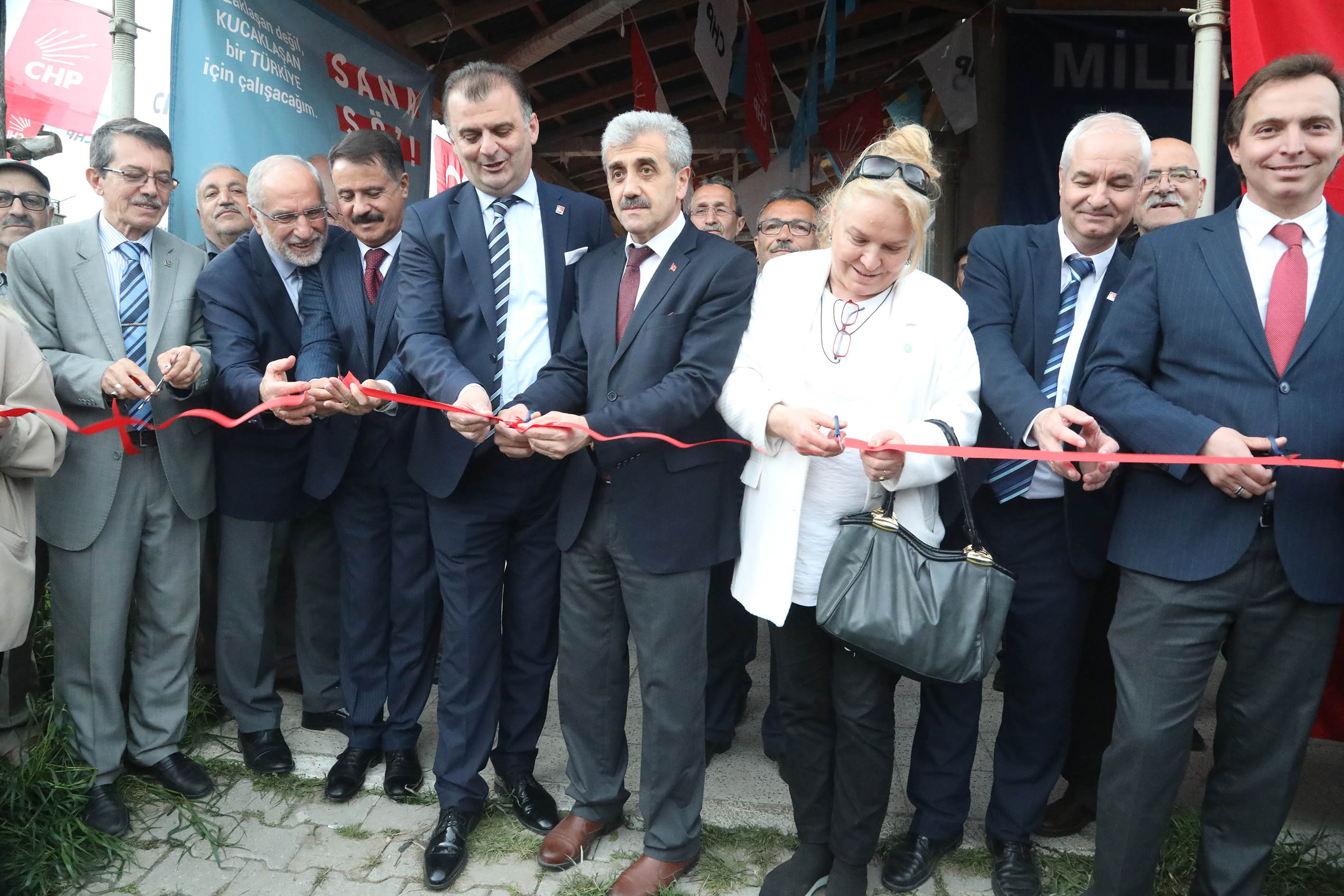 baskan-deveci-gencleriniz-topraginizda-kalsin-2.jpg