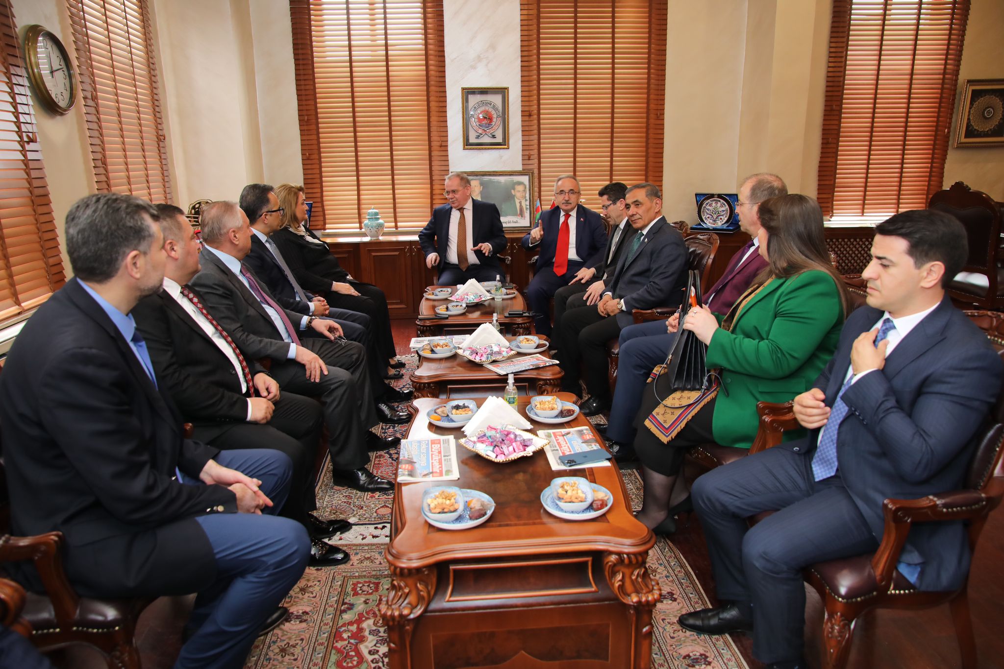 yeni-azerbaycan-partisi-heyetinden-buyuksehire-ziyaret-1.jpeg