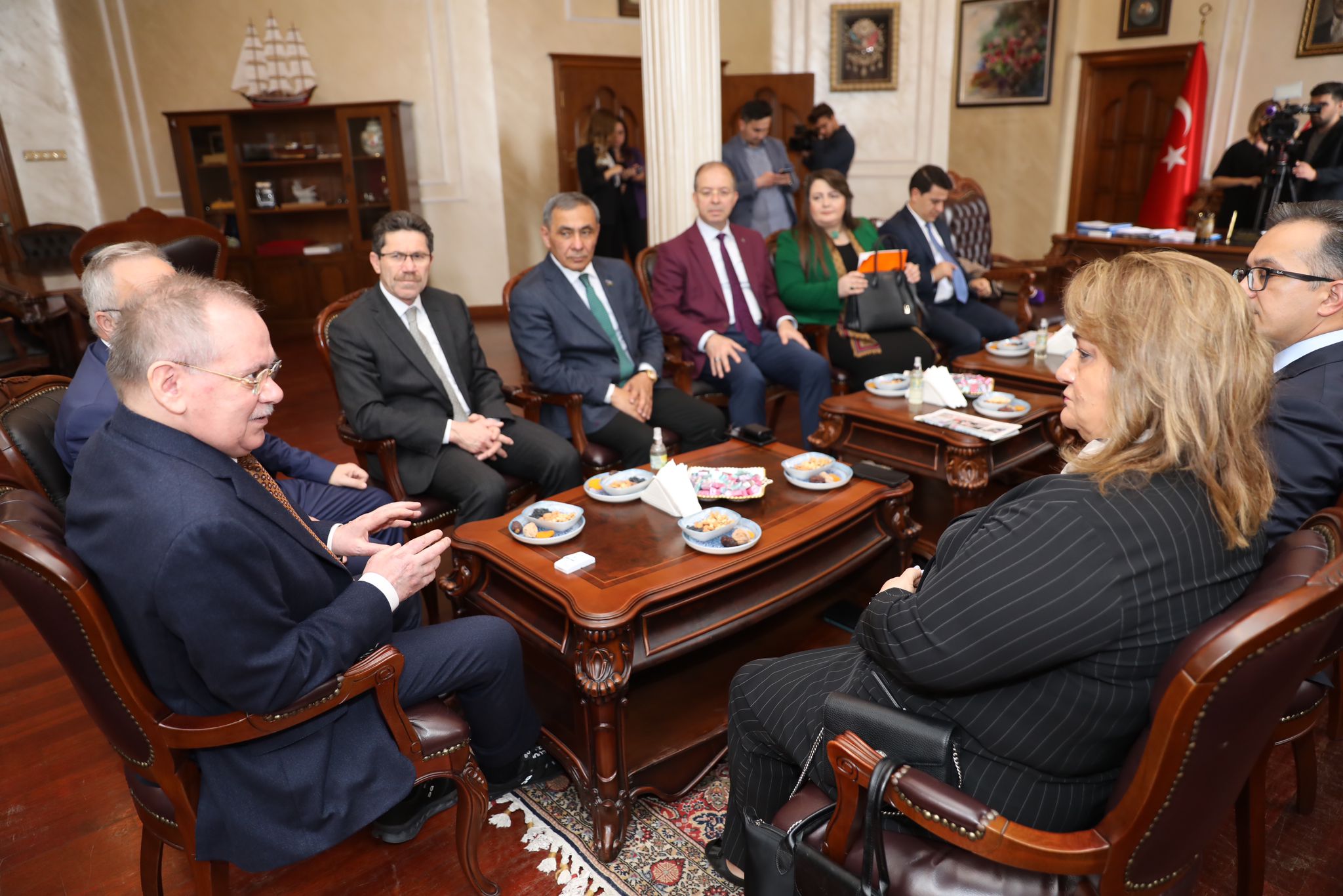yeni-azerbaycan-partisi-heyetinden-buyuksehire-ziyaret-3.jpeg