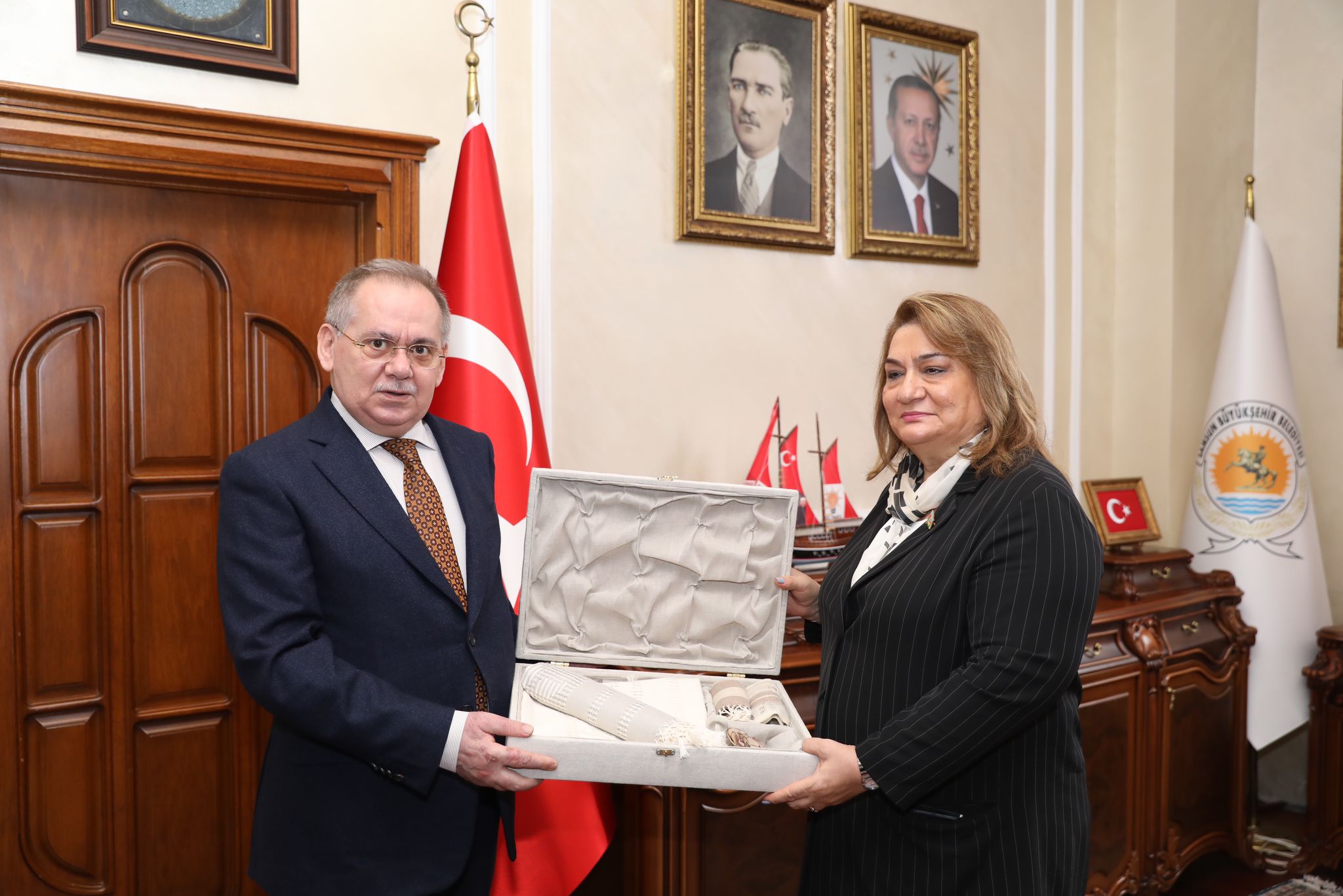 yeni-azerbaycan-partisi-heyetinden-buyuksehire-ziyaret-6.jpeg