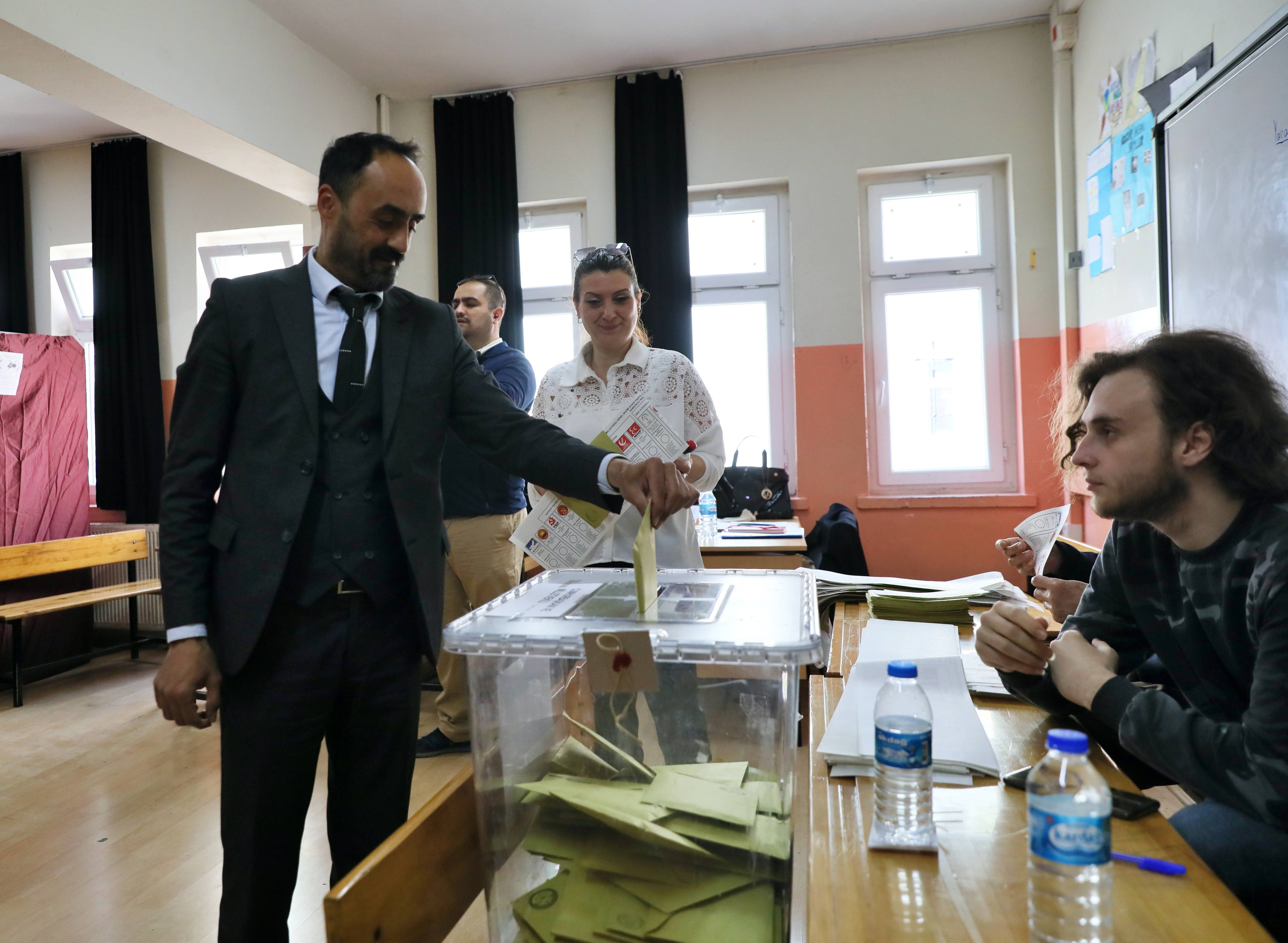 aa-20230514-31135875-31135870-turkiye-sandik-basinda.jpg
