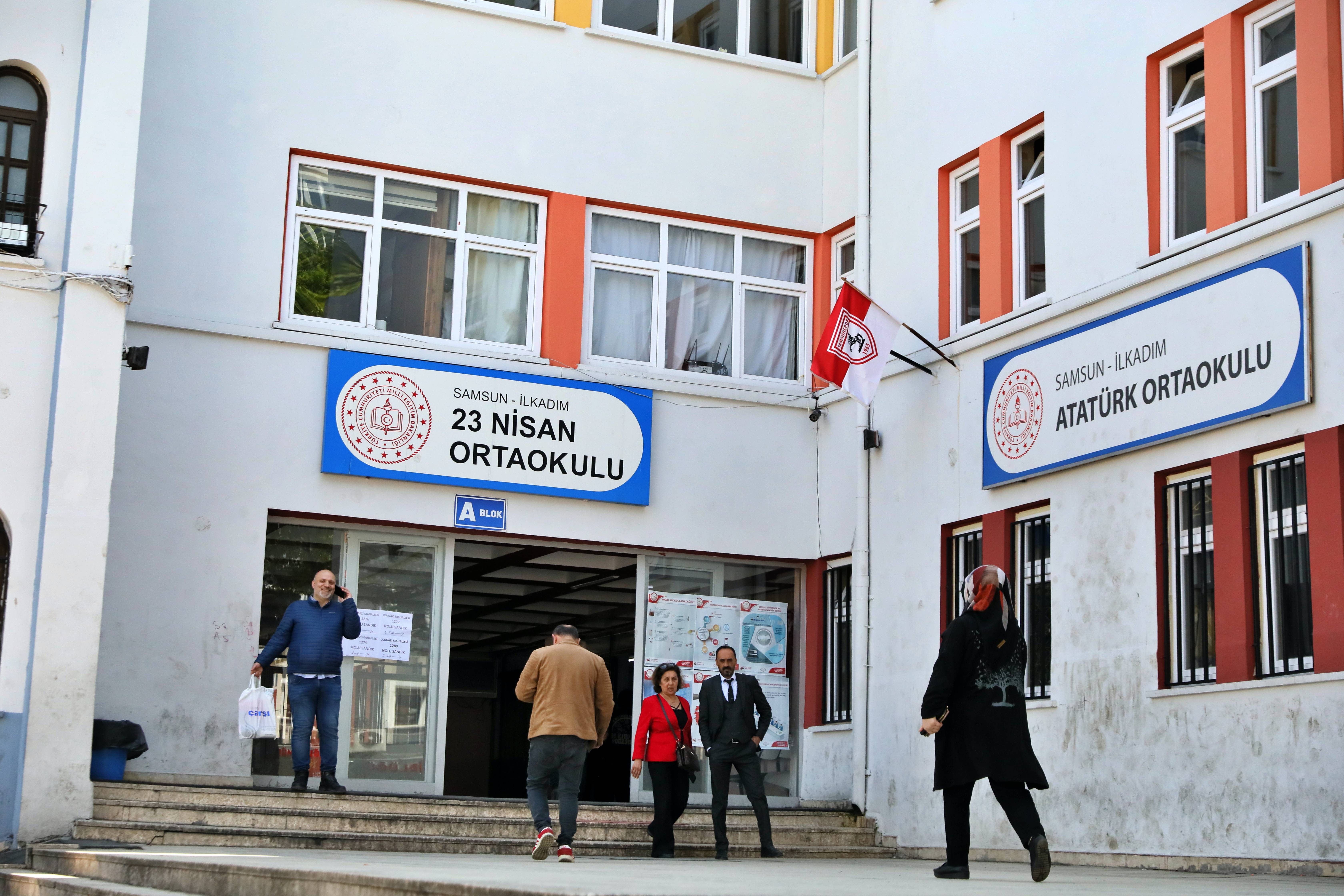 aa-20230514-31135875-31135874-turkiye-sandik-basinda.jpg