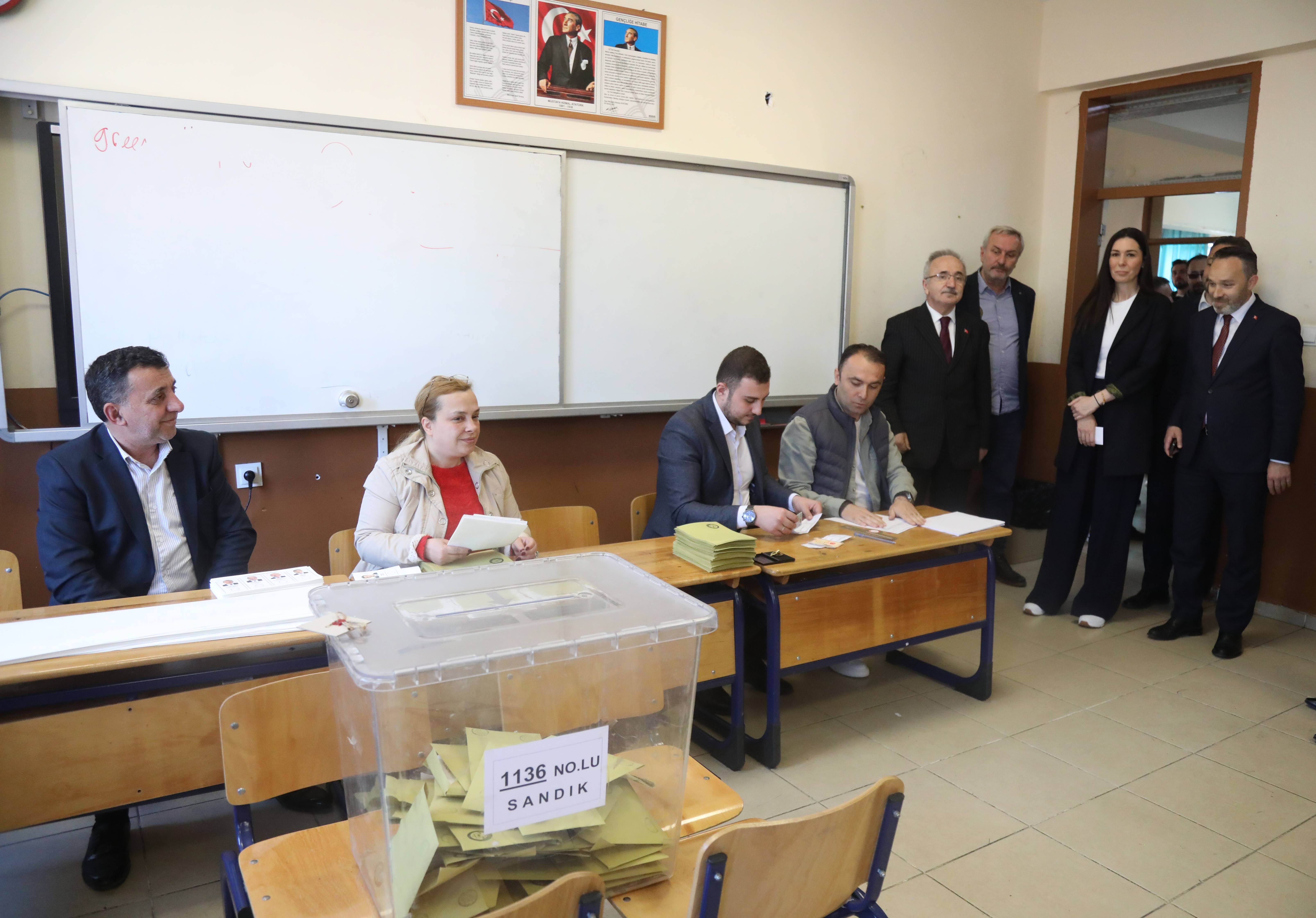 aa-20230514-31136360-31136356-ak-parti-genel-baskan-yardimcisi-karaaslan-oyunu-samsunda-kullandi.jpg