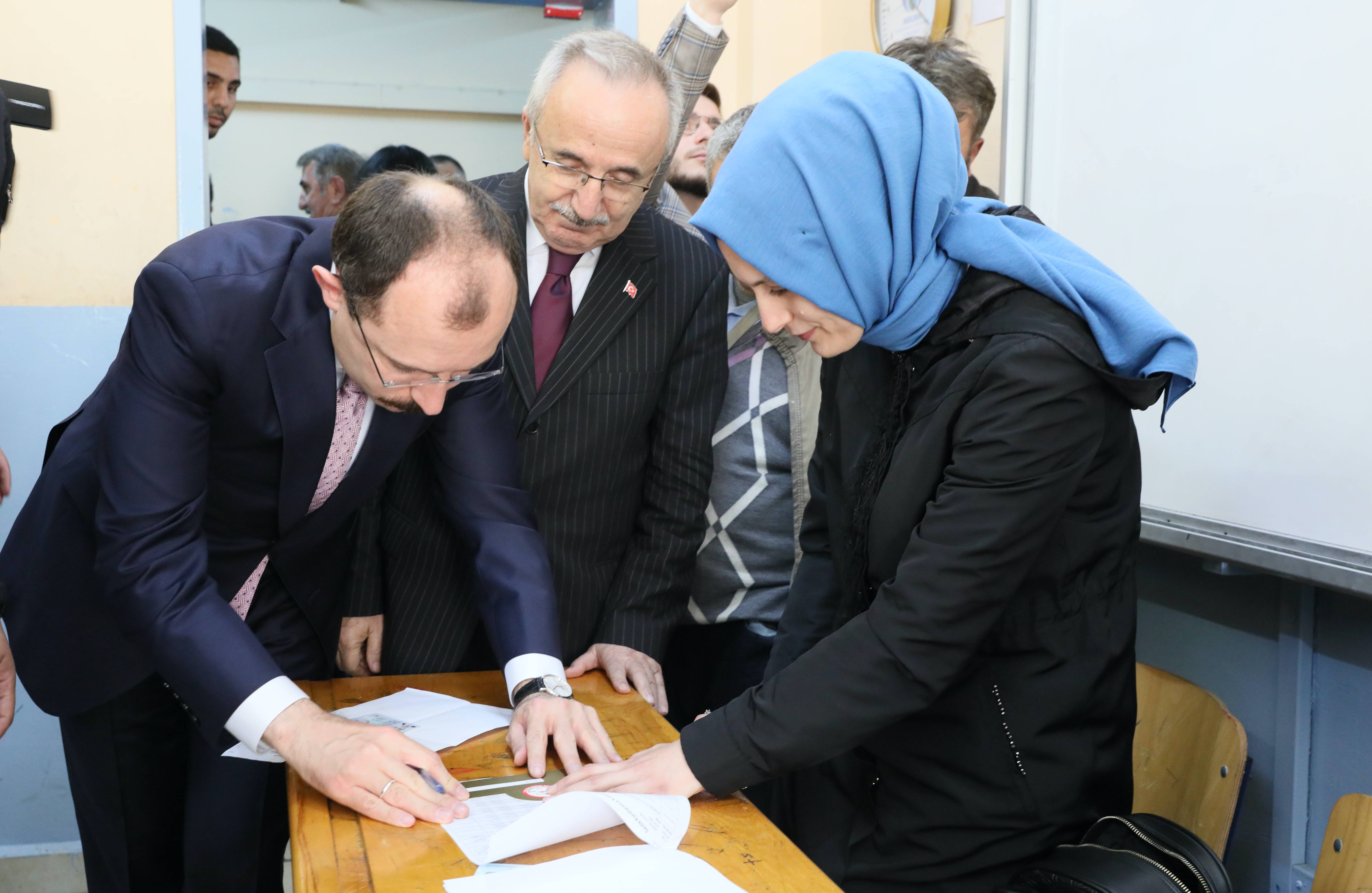aa-20230514-31137980-31137976-ticaret-bakani-mus-samsunda-oy-kullandi.jpg