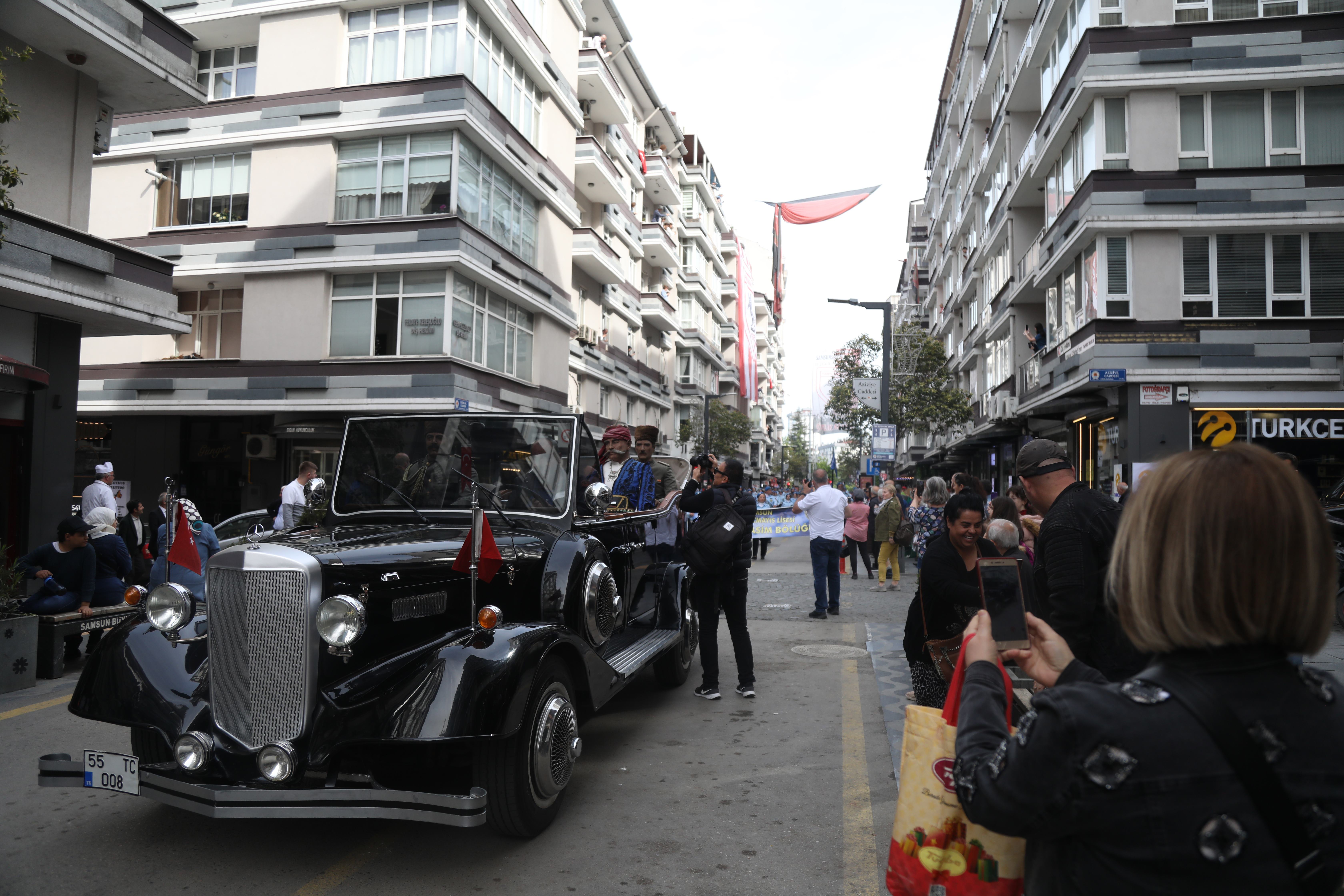 aa-20230517-31162086-31162078-samsunda-1919-metrelik-turk-bayragiyla-yuruyus-yapildi.jpg