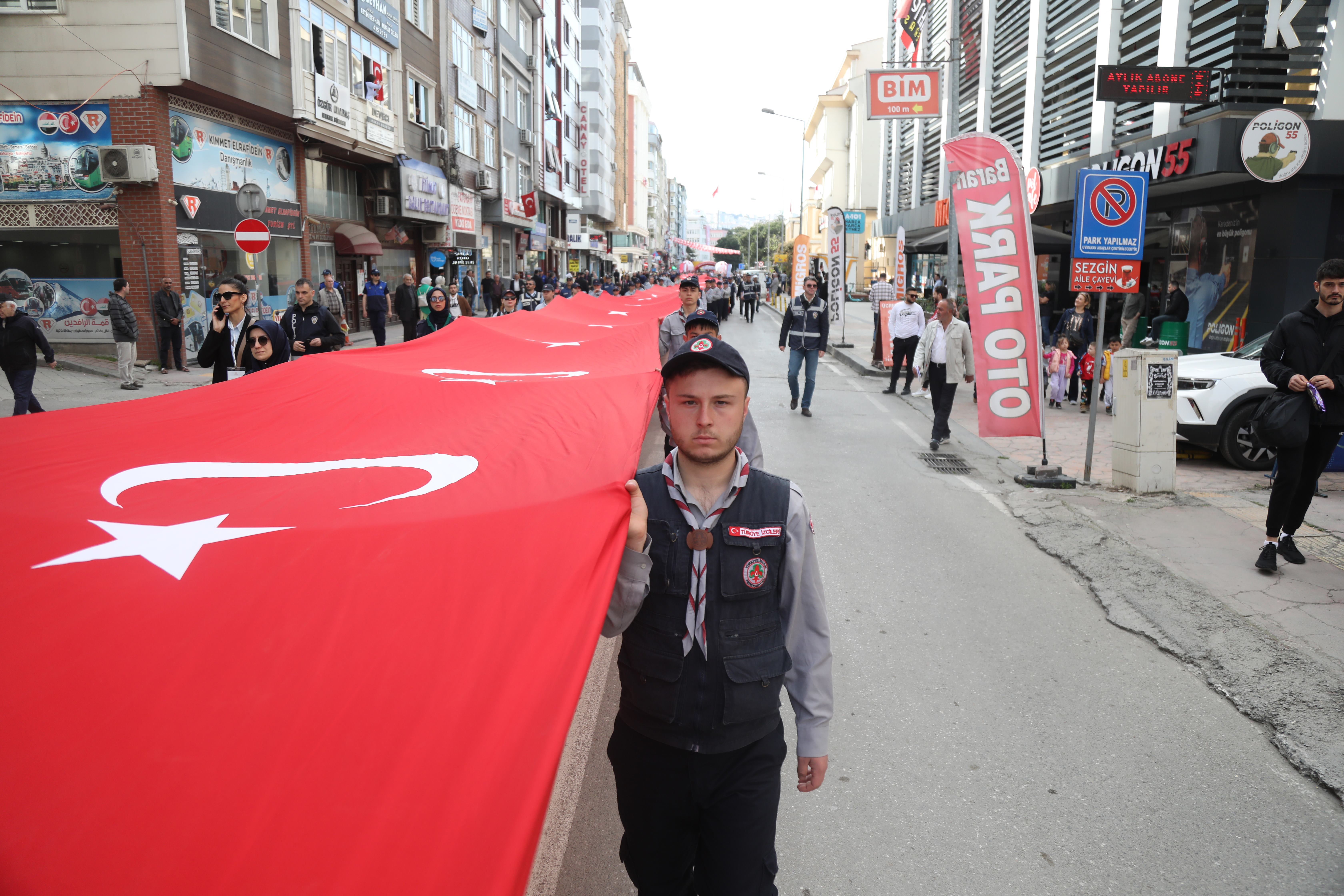 aa-20230517-31162086-31162081-samsunda-1919-metrelik-turk-bayragiyla-yuruyus-yapildi.jpg