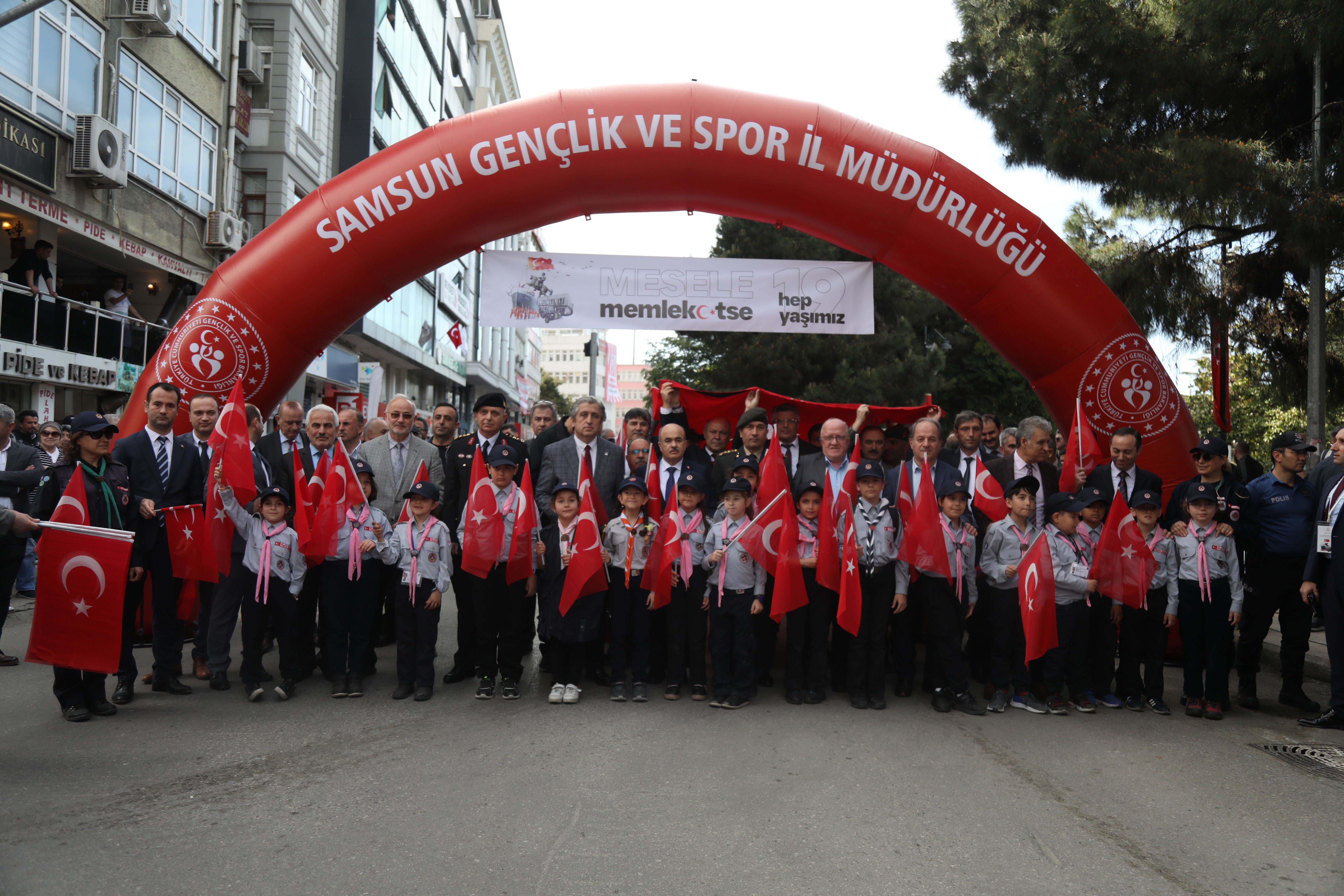 aa-20230517-31162086-31162083-samsunda-1919-metrelik-turk-bayragiyla-yuruyus-yapildi.jpg