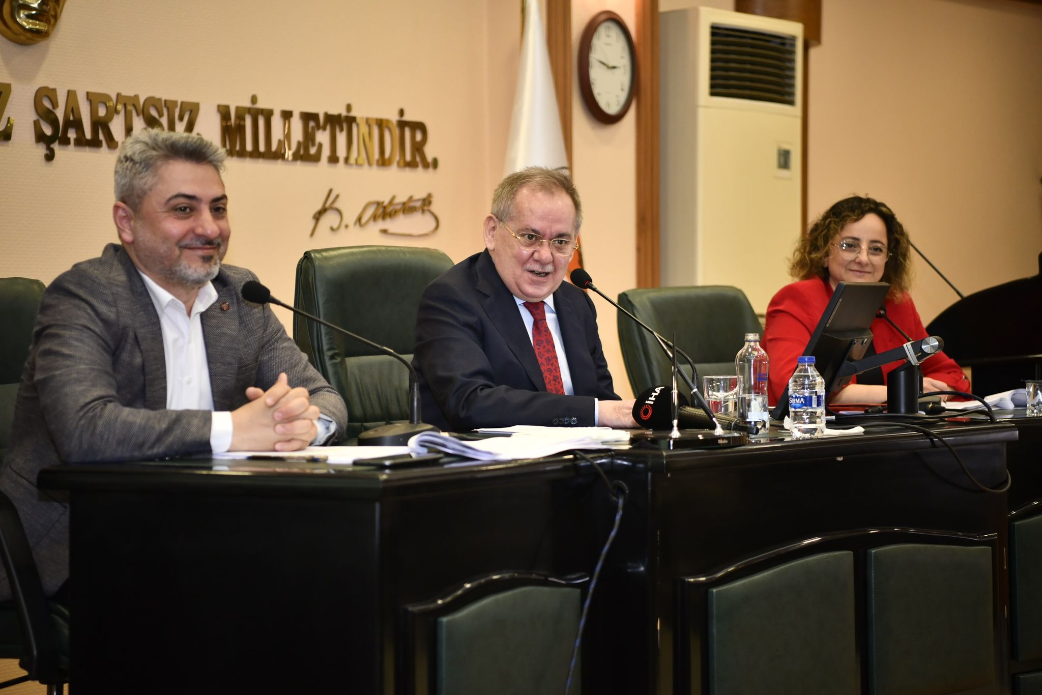 baskan-demir-tarih-vererek-acikladi-3.jpeg