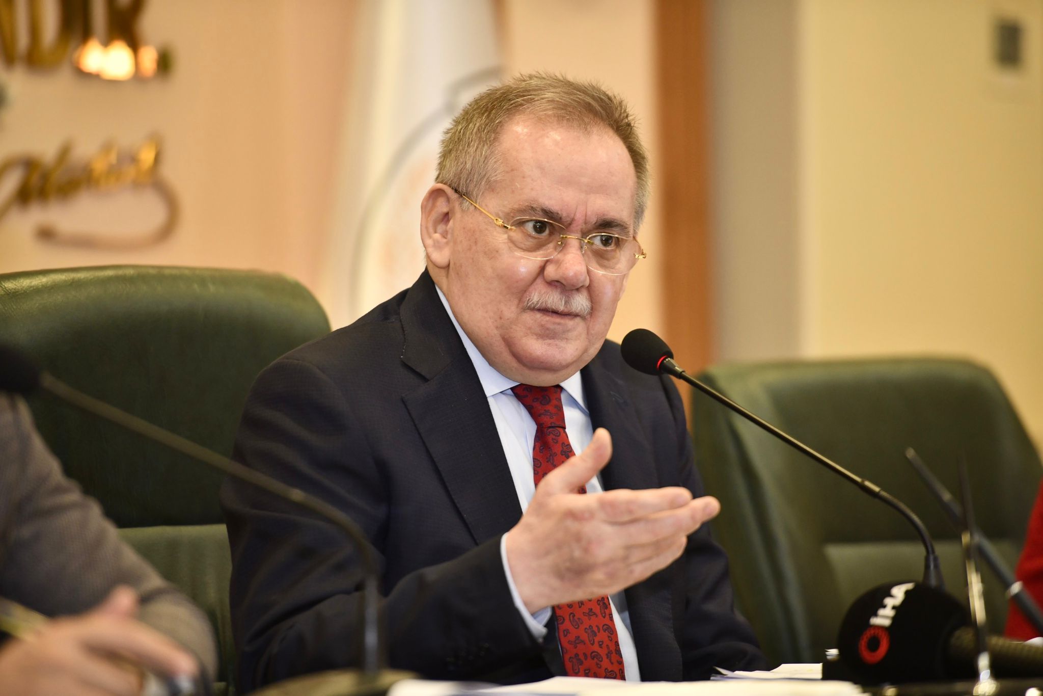 baskan-demir-tarih-vererek-acikladi-4.jpeg
