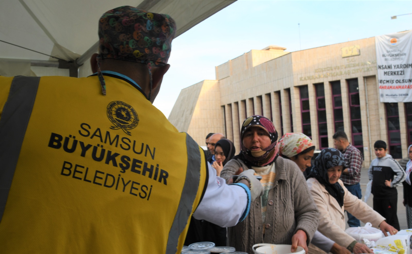 1-milyon-kisiye-sicak-yemek-dagitildi-11.jpeg