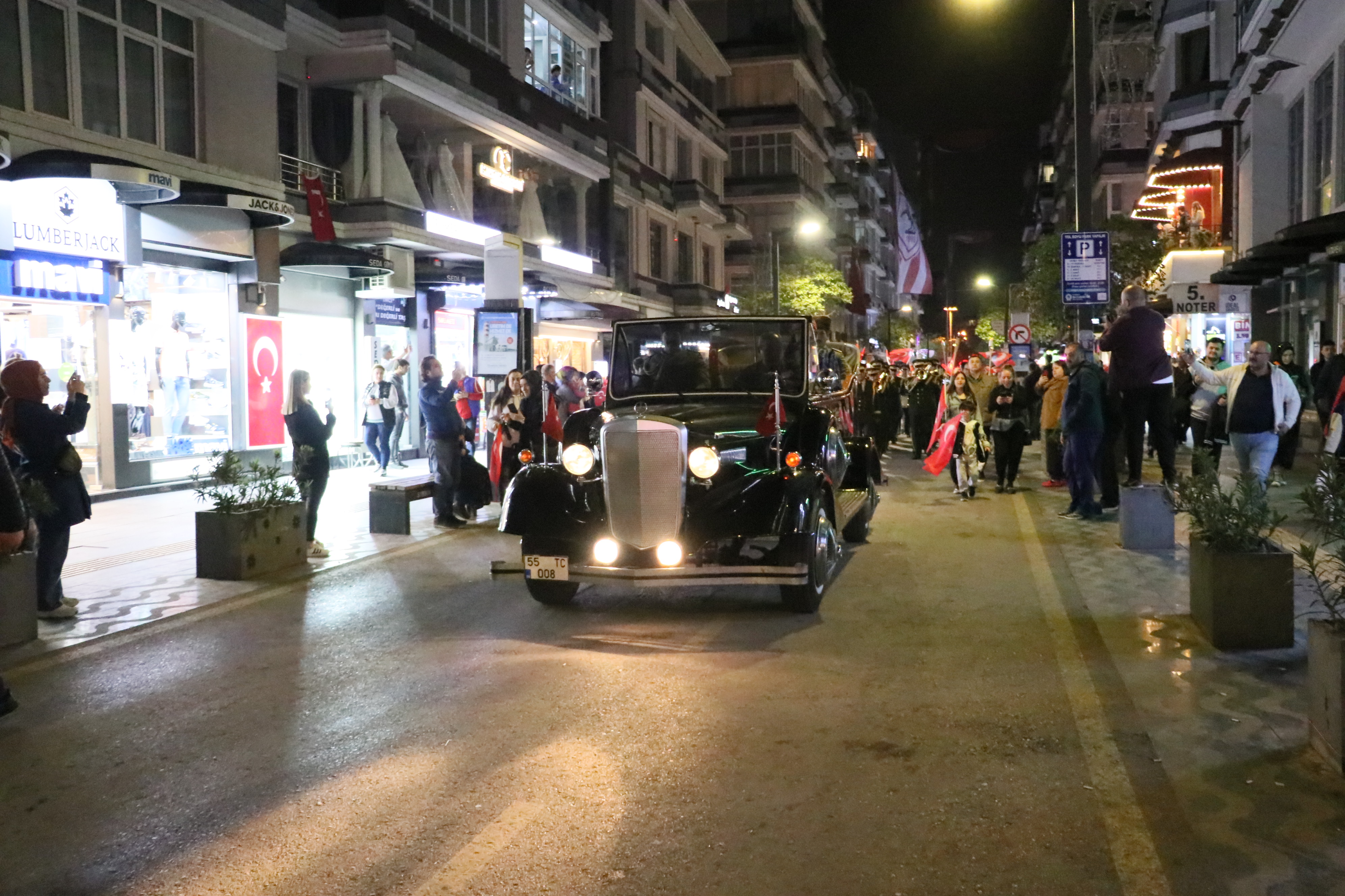 aa-20230518-31173074-31173064-samsunda-fener-alayi-ve-genclik-haftasi-yuruyusu-yapildi.jpg