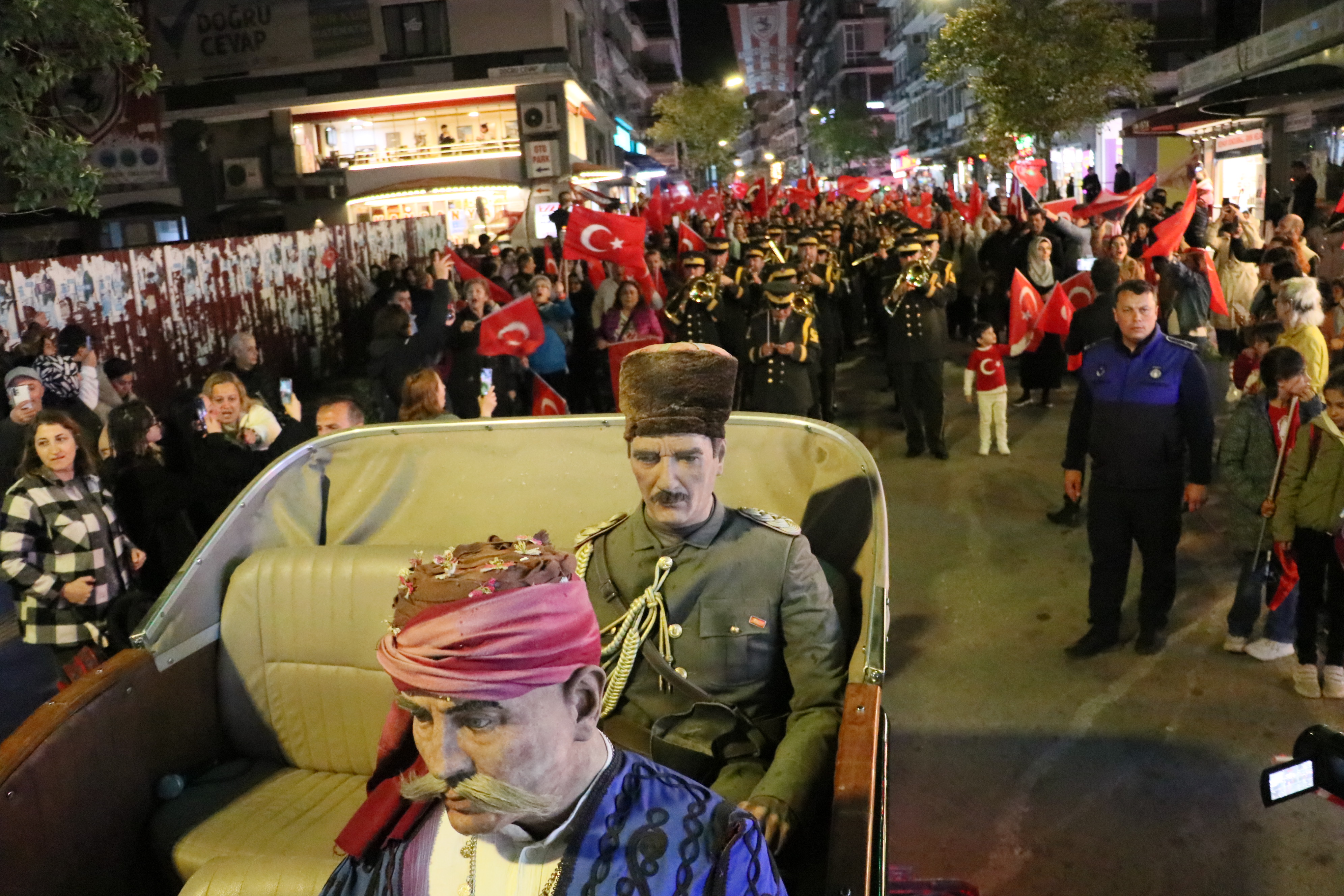 aa-20230518-31173074-31173067-samsunda-fener-alayi-ve-genclik-haftasi-yuruyusu-yapildi.jpg