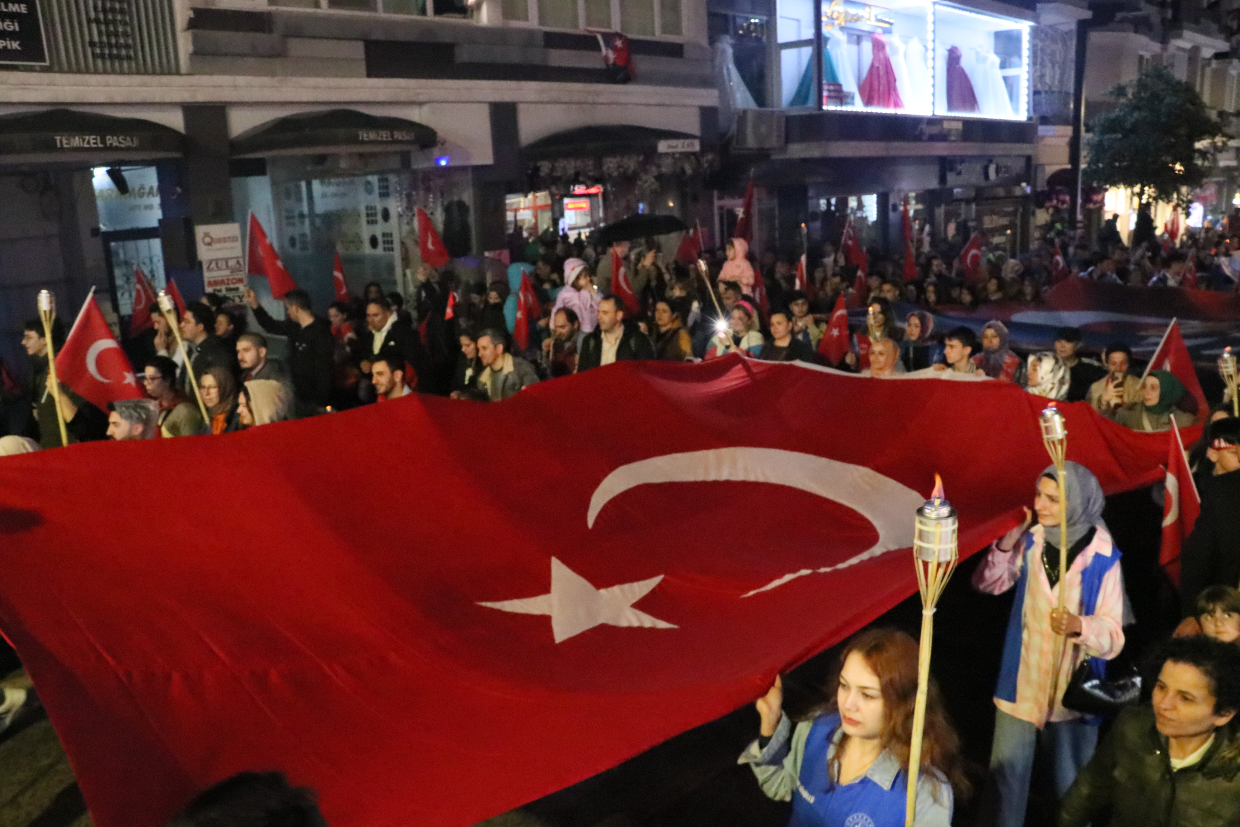 aa-20230518-31173074-31173068-samsunda-fener-alayi-ve-genclik-haftasi-yuruyusu-yapildi.jpg