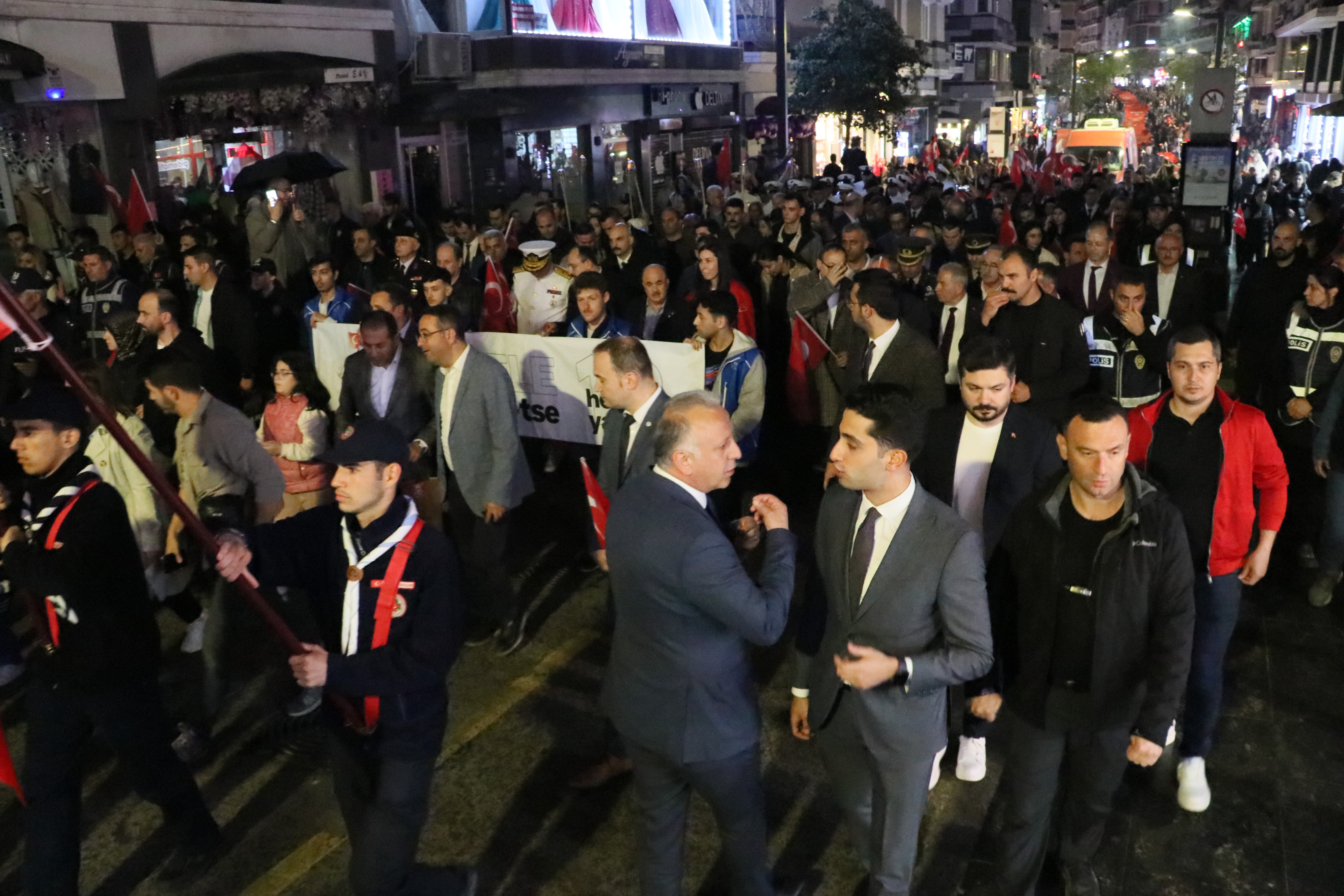 aa-20230518-31173074-31173069-samsunda-fener-alayi-ve-genclik-haftasi-yuruyusu-yapildi.jpg