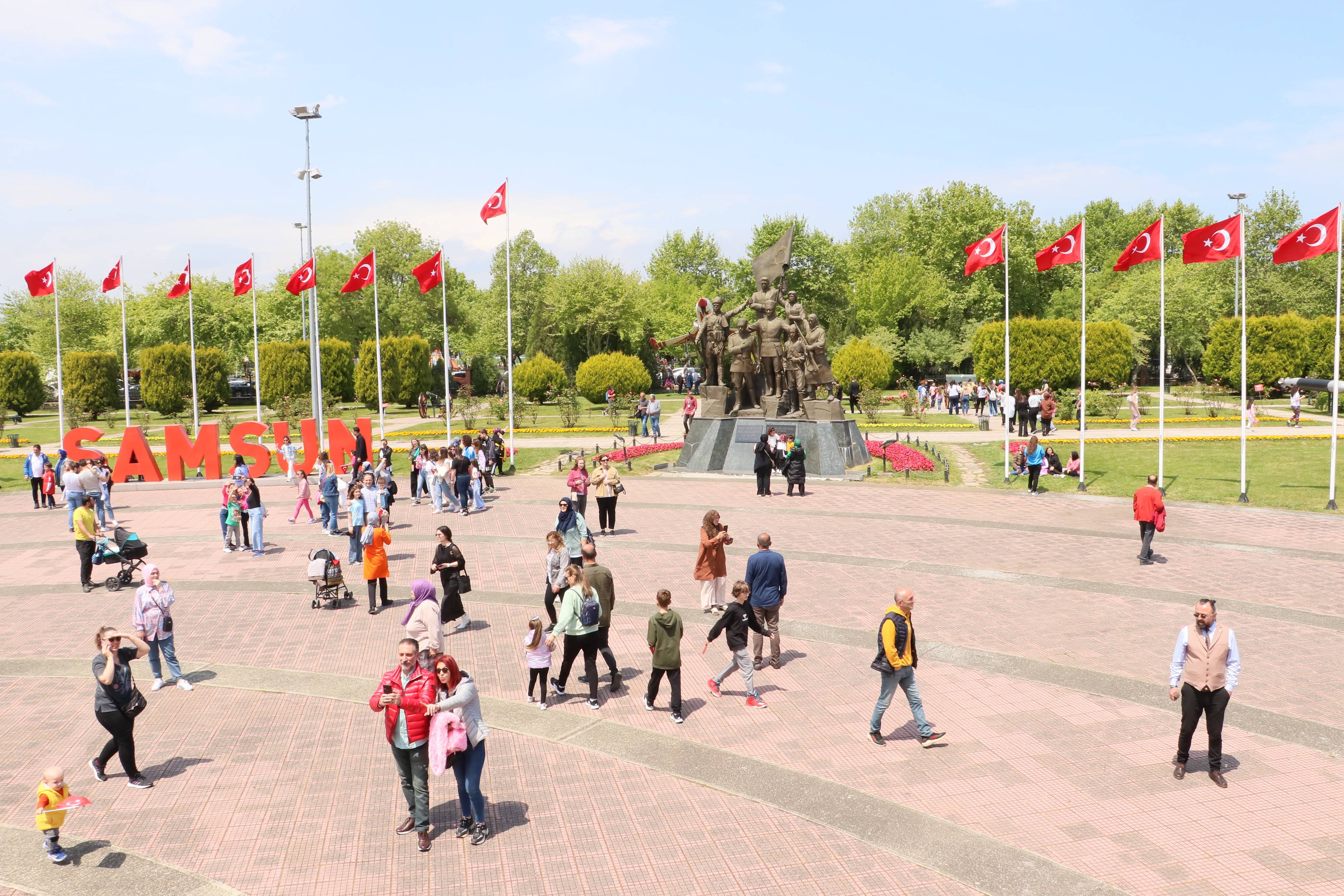 aa-20230519-31177925-31177924-bandirma-gemi-muzesi-ziyaretcilerine-19-mayis-surecini-gosteriyor.jpg