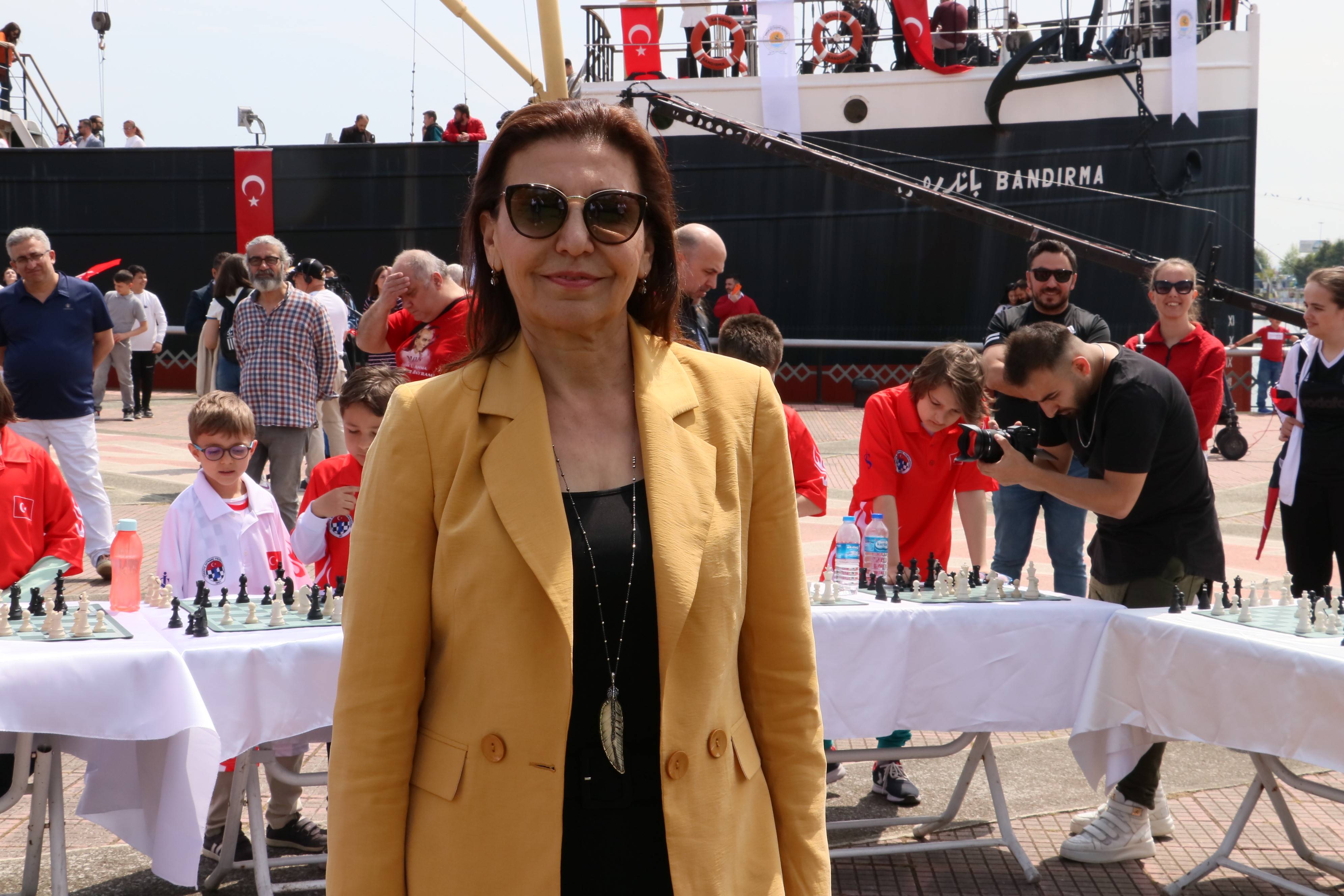 aa-20230519-31178825-31178824-samsunda-satranc-sampiyonu-ile-19-minik-sporcu-gosteri-maci-yapti.jpg