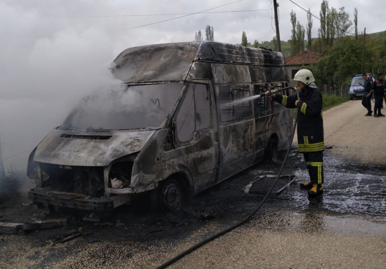 aa-20230519-31181317-31181315-amasyada-19-mayis-programina-giden-cocuklari-tasiyan-minibus-yandi.jpg