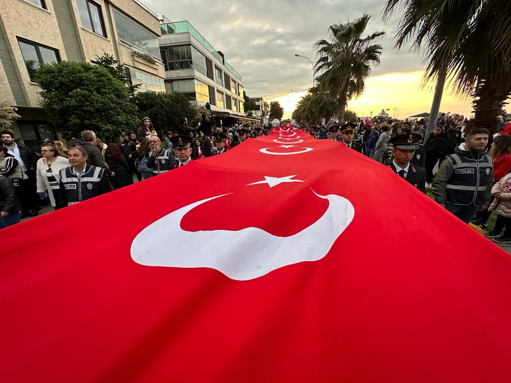aa-20230519-31182898-31182894-samsunun-atakum-ilcesinde-1919-metrelik-turk-bayragiyla-yuruyus-yapildi.jpg