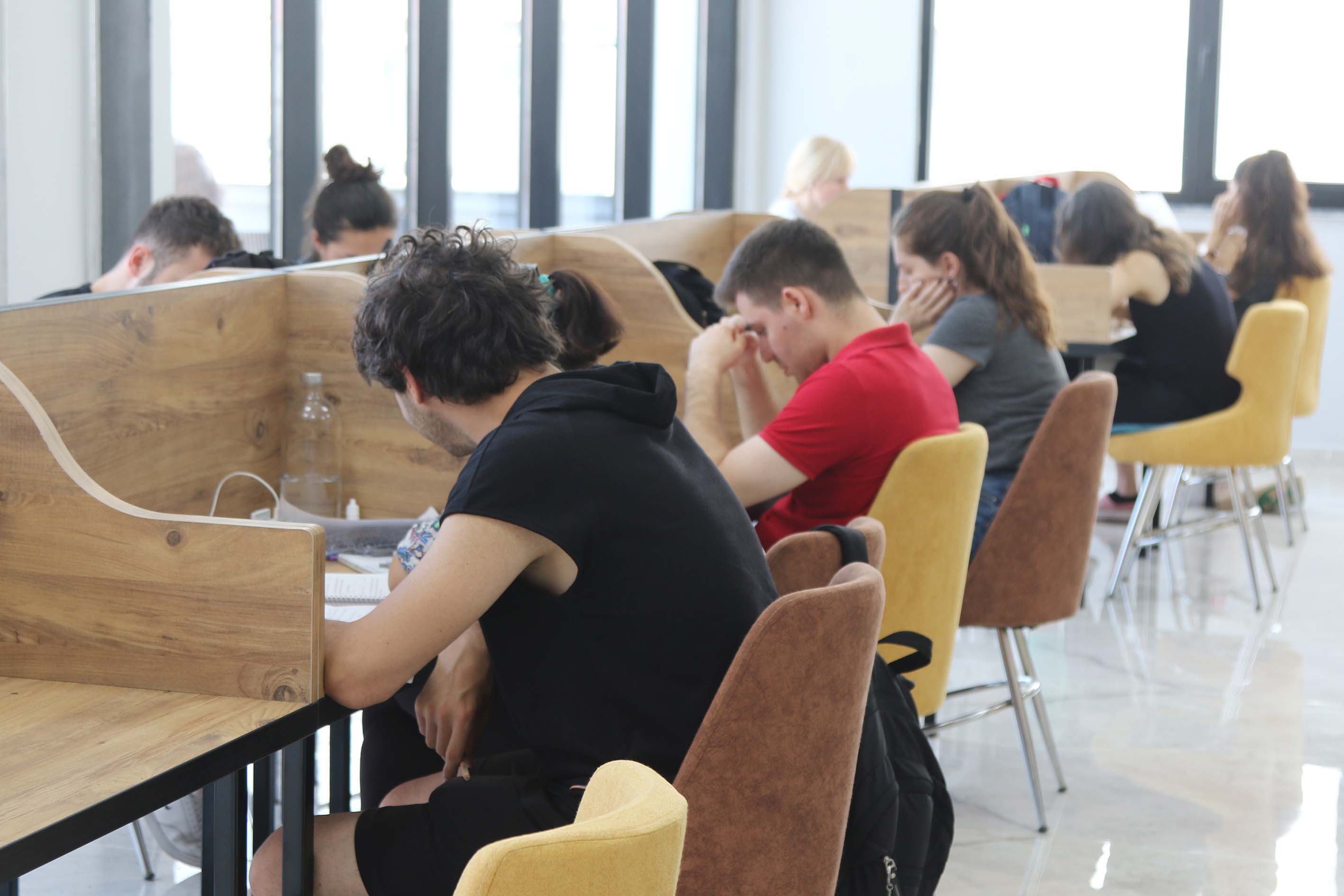 baskan-deveciden-universitelilere-davet-3.jpg