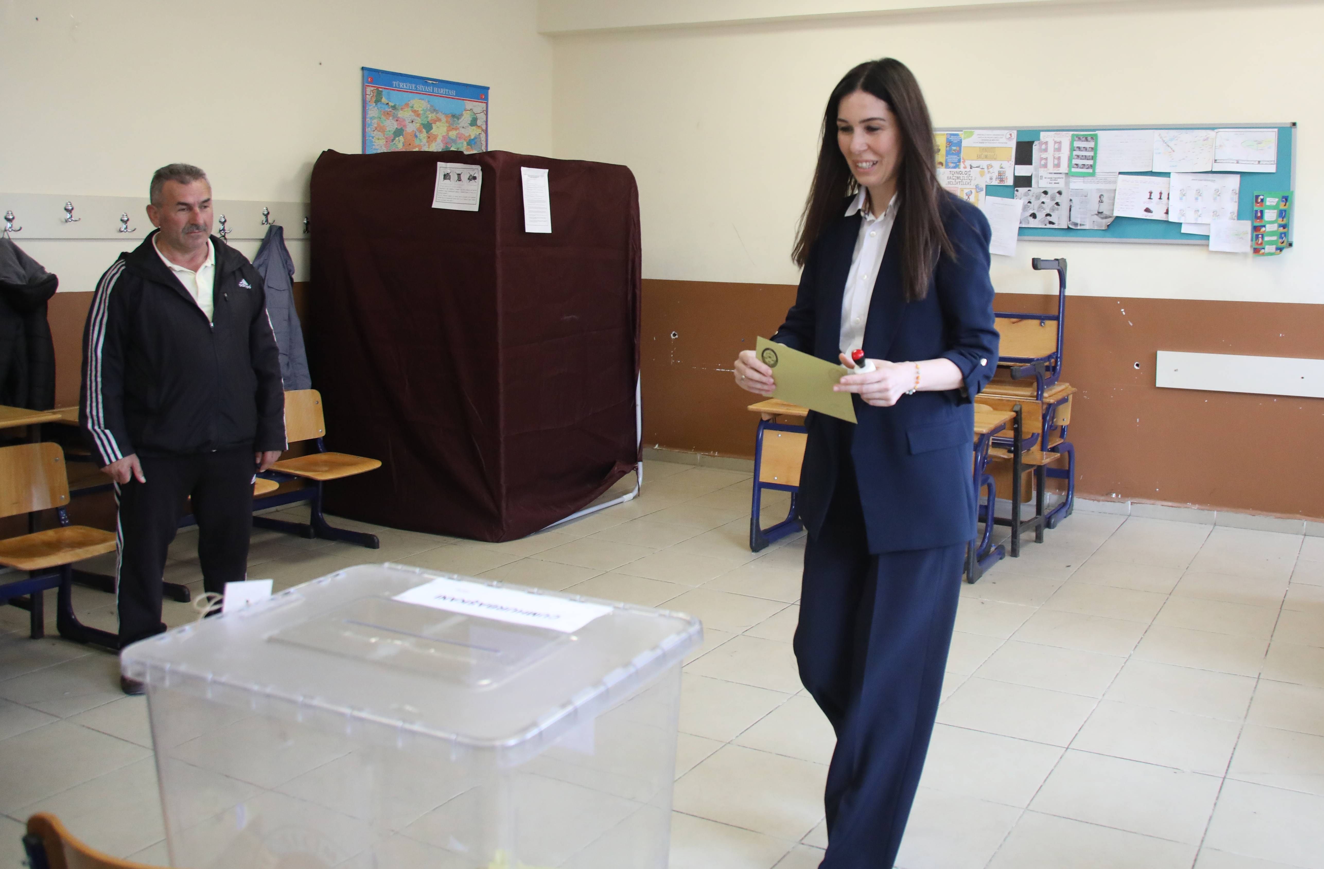 aa-20230528-31259660-31259653-ak-parti-genel-baskan-yardimcisi-karaaslan-oyunu-samsunda-kullandi.jpg
