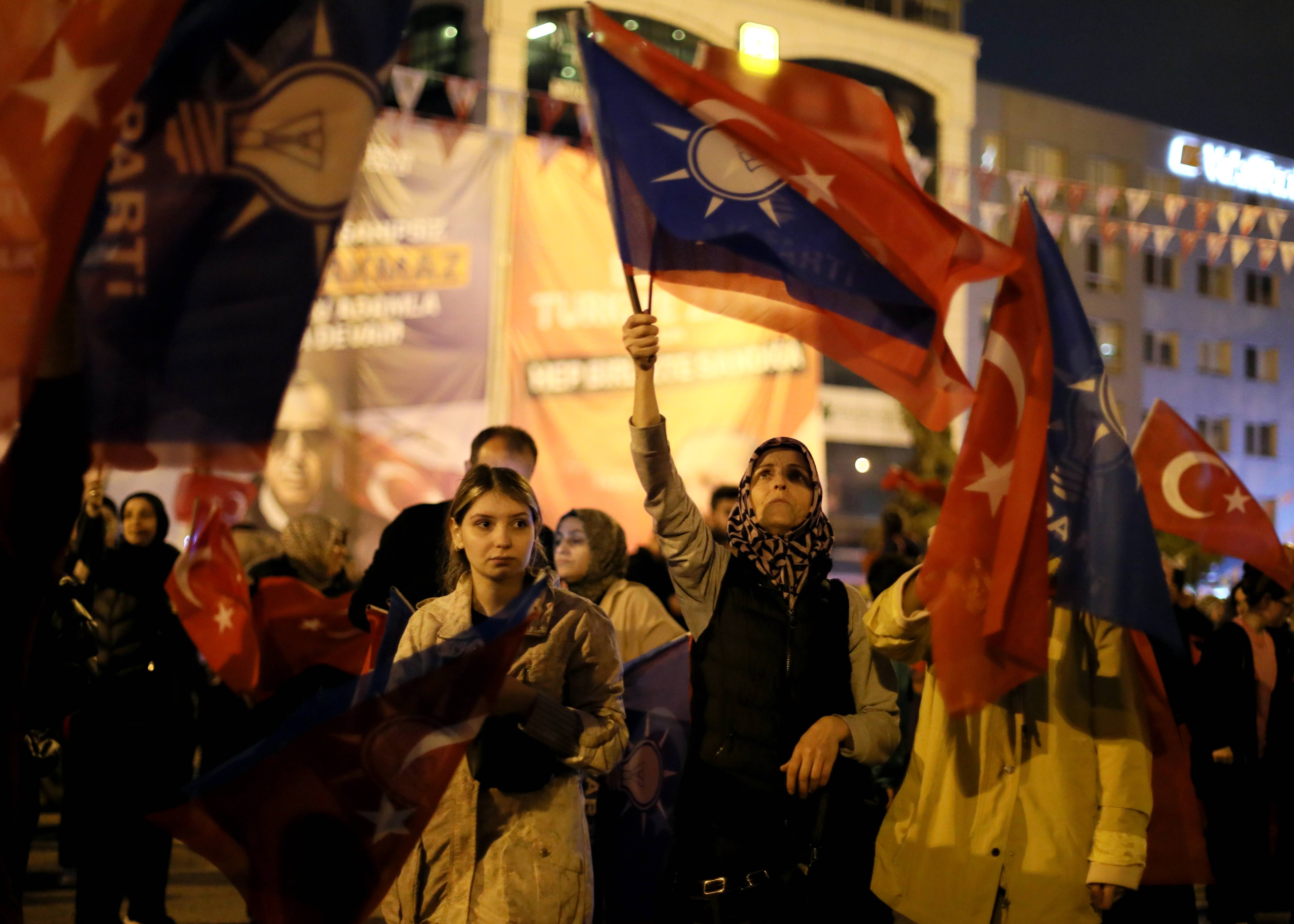 aa-20230528-31267384-31267380-cumhurbaskani-erdoganin-secim-basarisi-samsunda-kutlaniyor.jpg