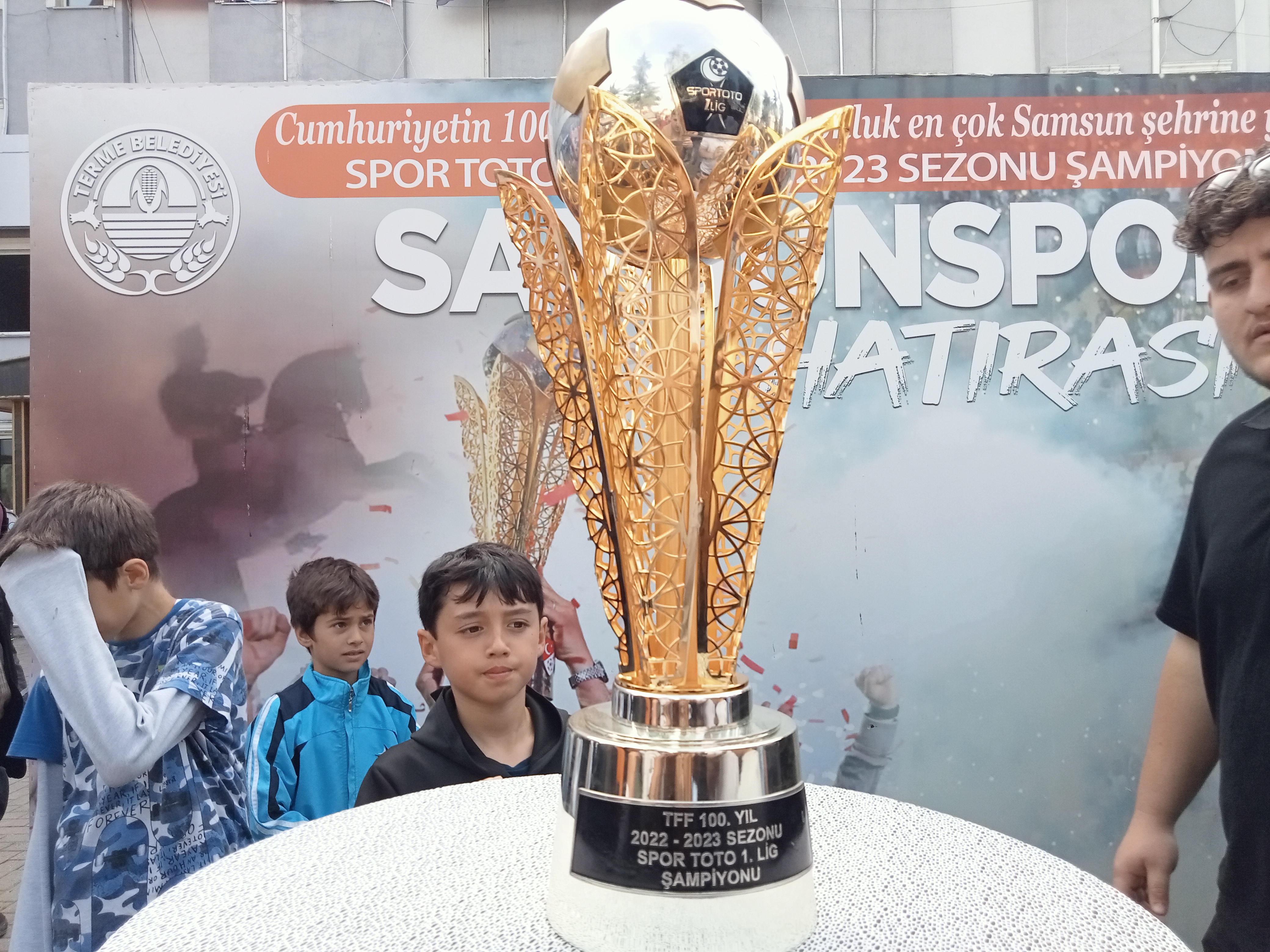 aa-20230529-31278159-31278156-samsunsporun-sampiyonluk-kupasi-termeli-taraftarlarla-bulustu.jpg