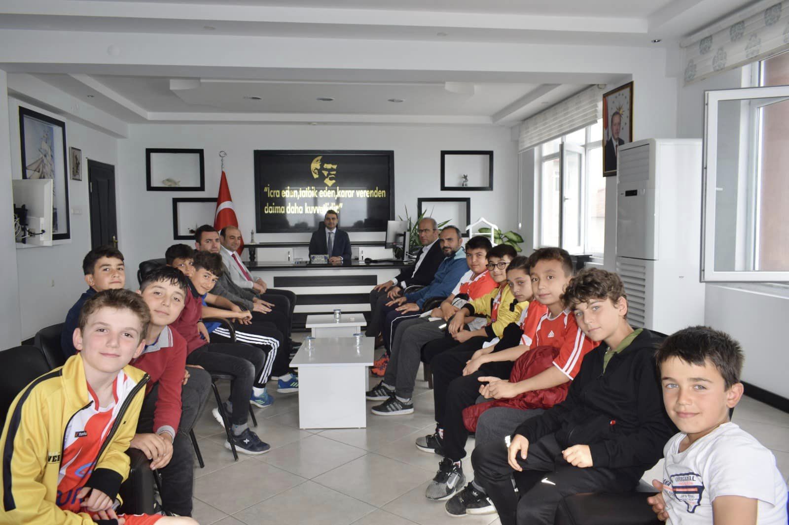 aa-20230531-31291513-31291511-yakakentli-kucuk-sporcularin-voleybol-basarisi.jpg