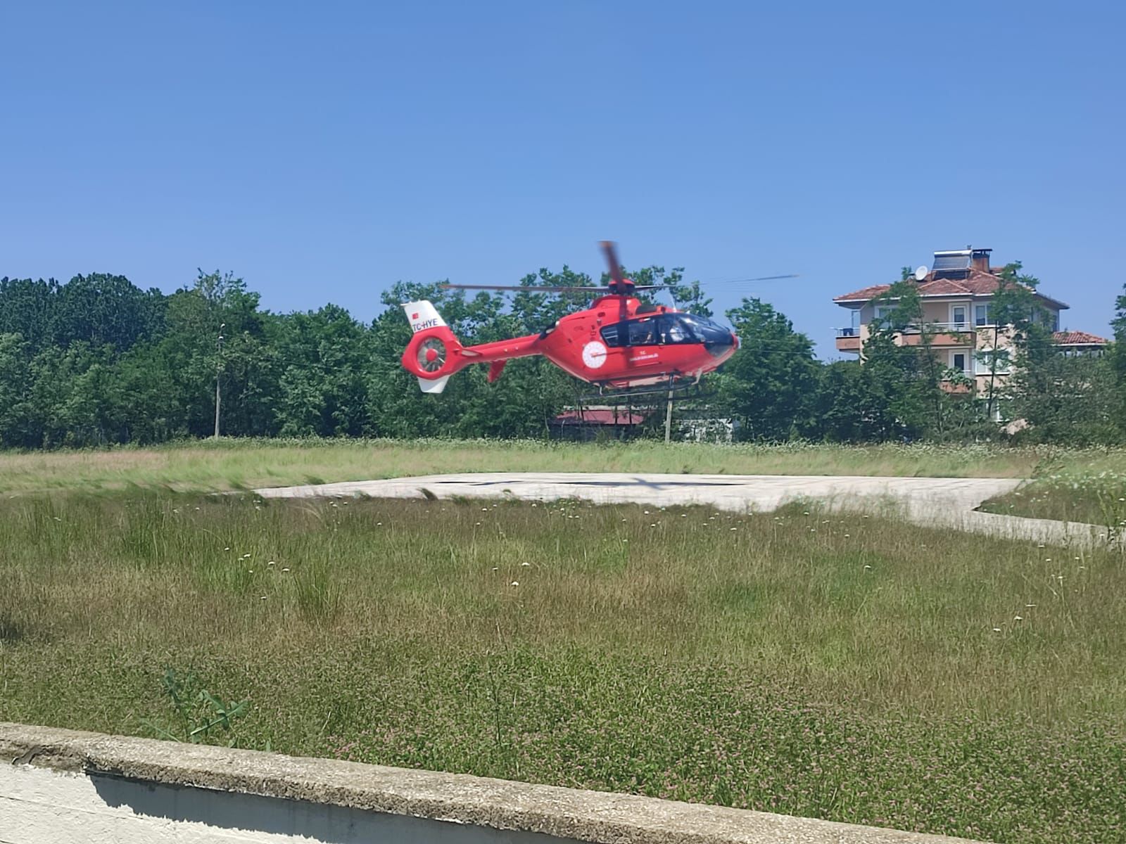 aa-20230602-31311363-31311362-salipazarinda-kalp-krizi-geciren-hasta-ambulans-helikopterle-hastaneye-kaldirildi.jpg