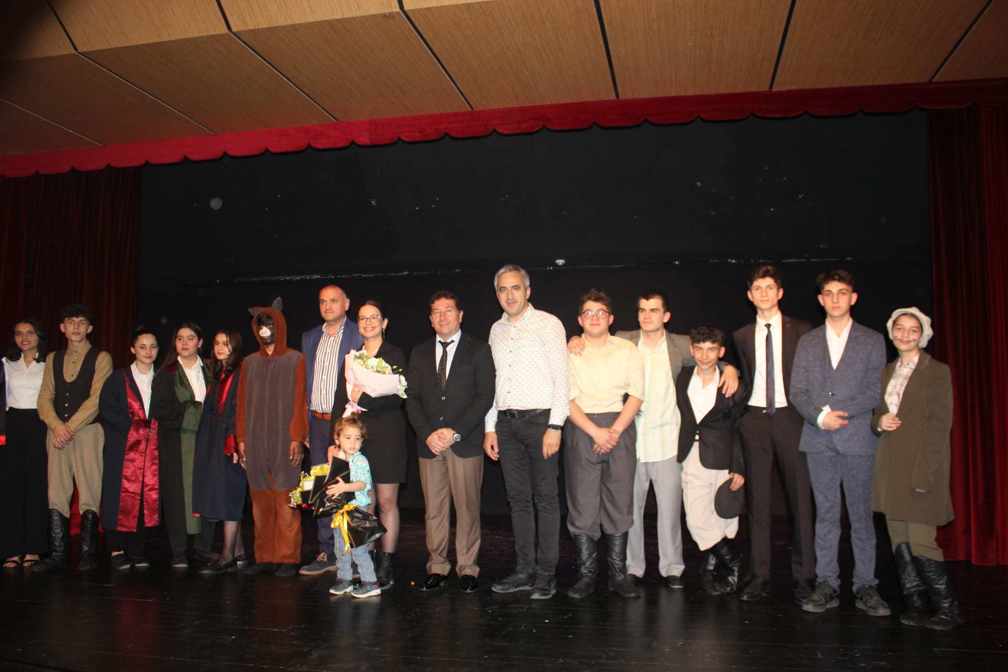 aa-20230605-31344160-31344155-samsunda-lise-ogrencilerinin-hazirladigi-oyun-sahnelendi.jpg