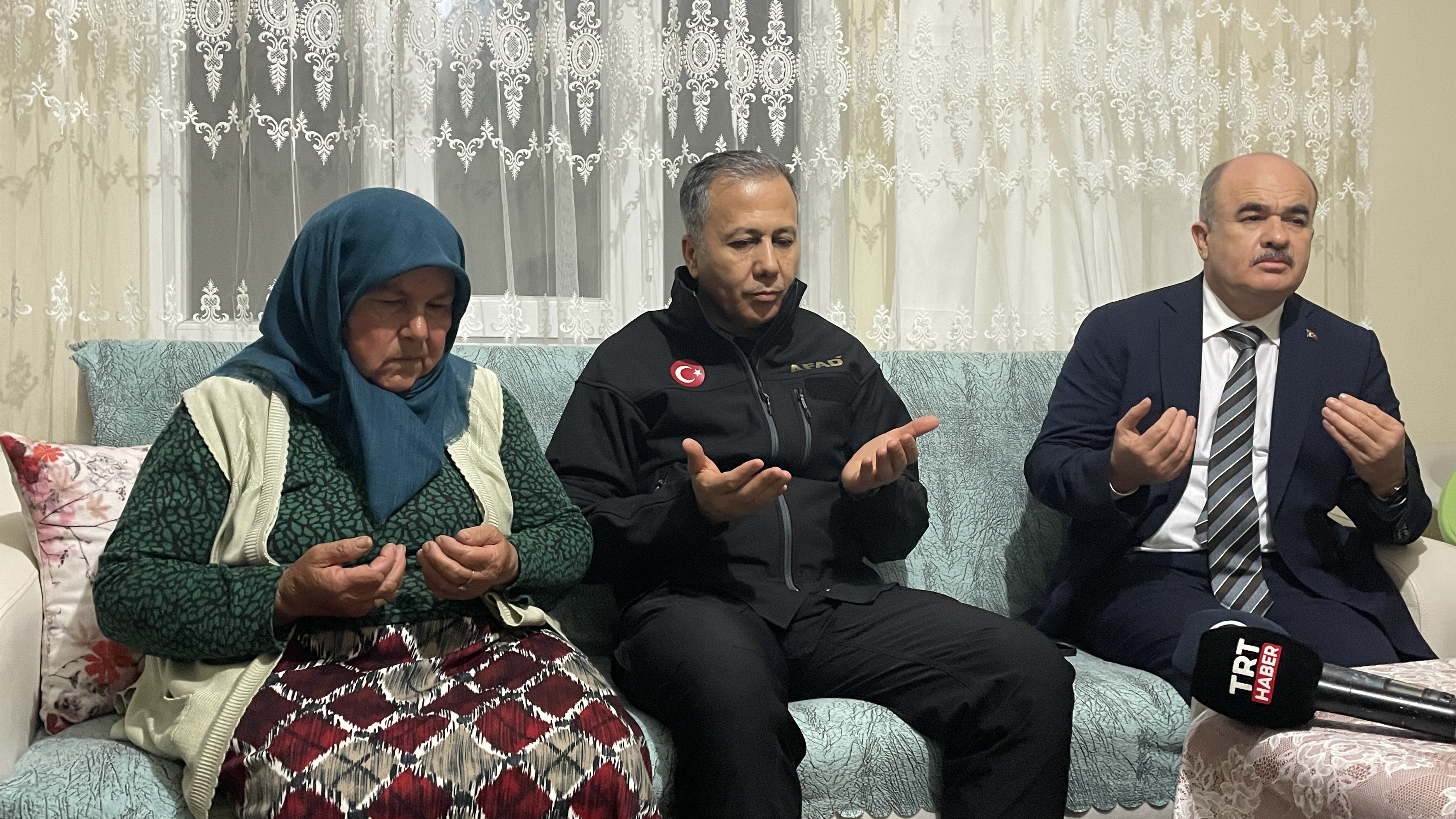 aa-20230605-31346161-31346160-icisleri-bakani-yerlikaya-selden-etkilenen-samsunun-ladik-ilcesinde-taziye-ziyaretinde-bulundu.jpg