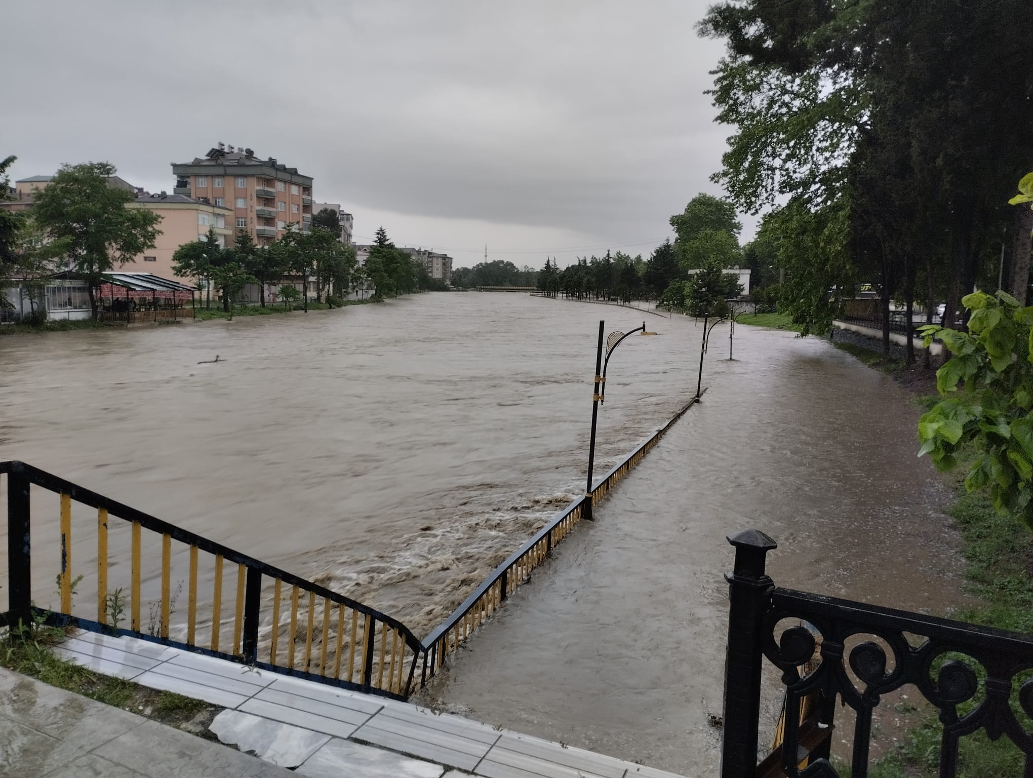 aa-20230606-31347371-31347370-samsunda-yagislar-nedeniyle-terme-cayi-tasti.jpg