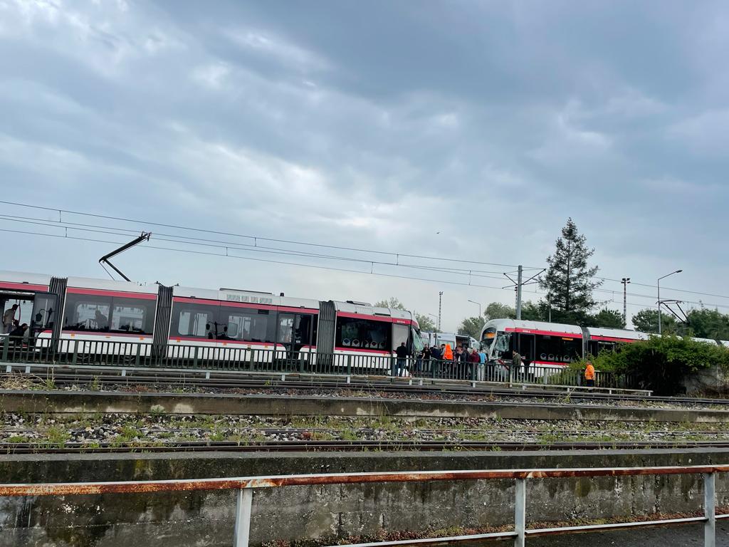 aa-20230609-31379398-31379395-samsunda-tramvaylarin-carpismasi-sonucu-cok-sayida-kisi-yaralandi-001.jpg
