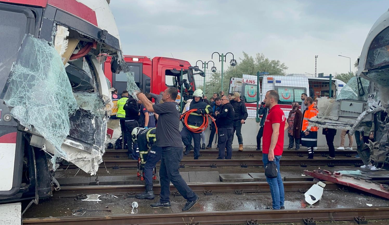aa-20230609-31379516-31379513-samsunda-tramvaylarin-carpismasi-sonucu-14-kisi-yaralandi.jpg